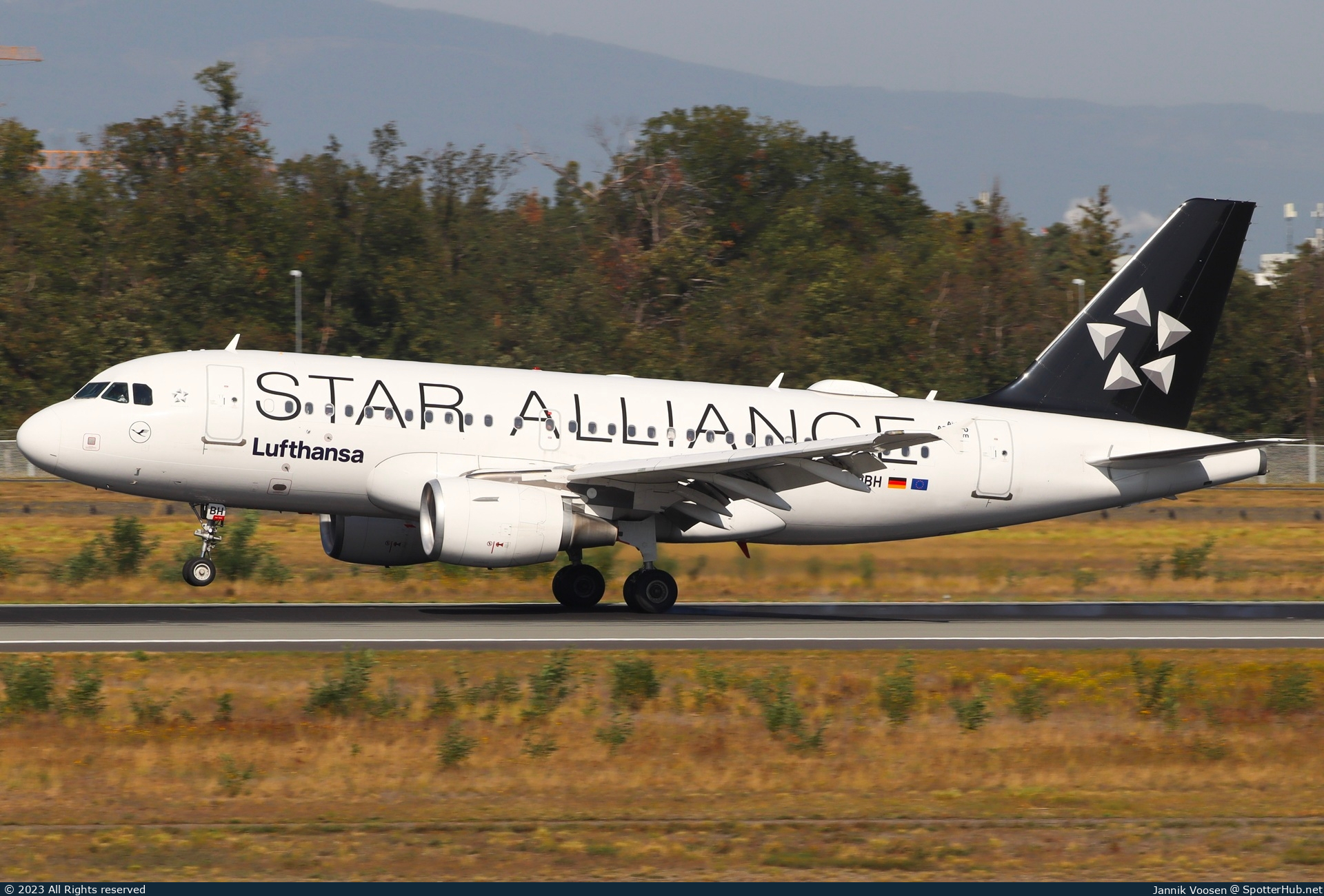 Photo of D-AIBH - Airbus A319-112 operated by Lufthansa