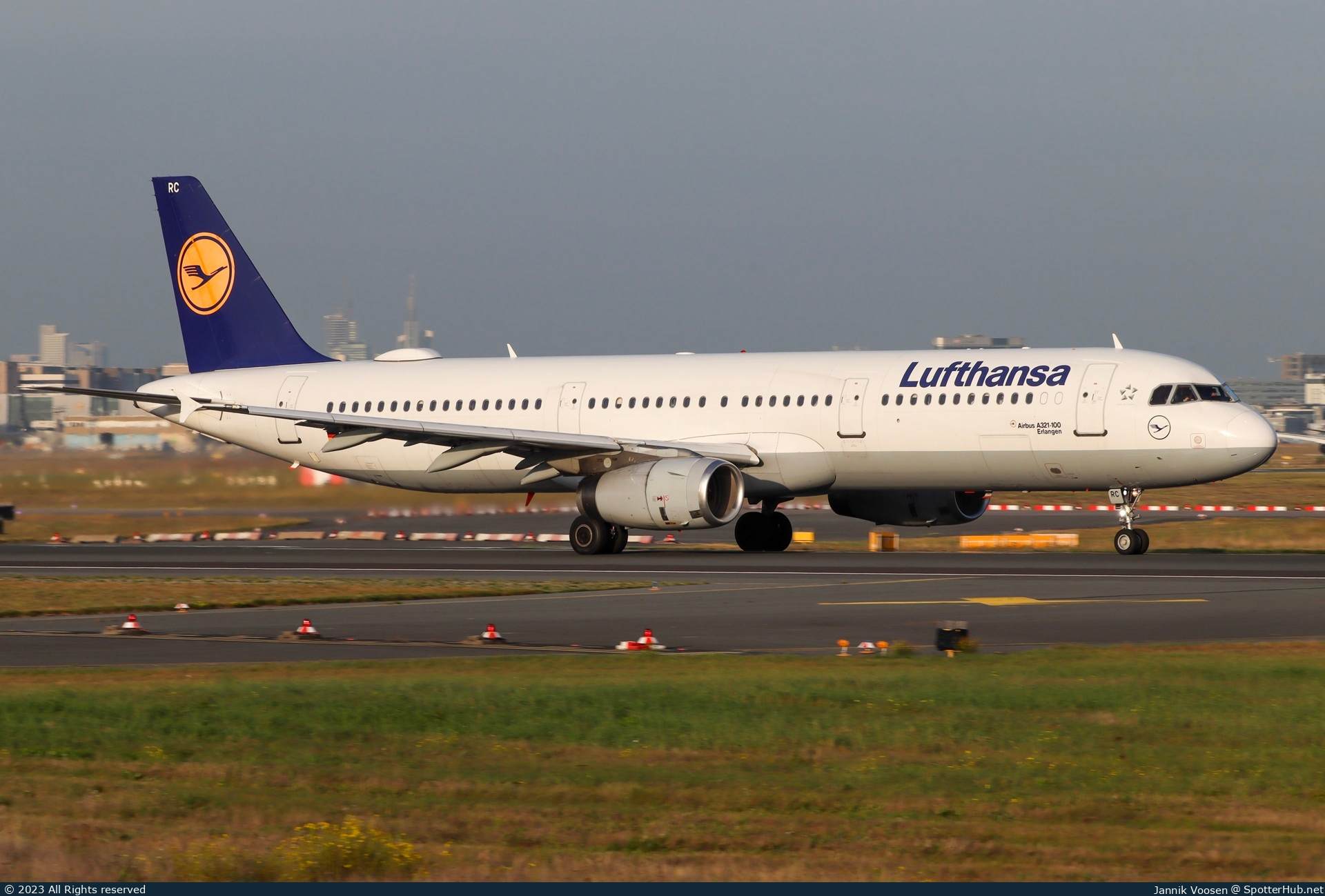 Photo of D-AIRC - Airbus A321-131 operated by Lufthansa
