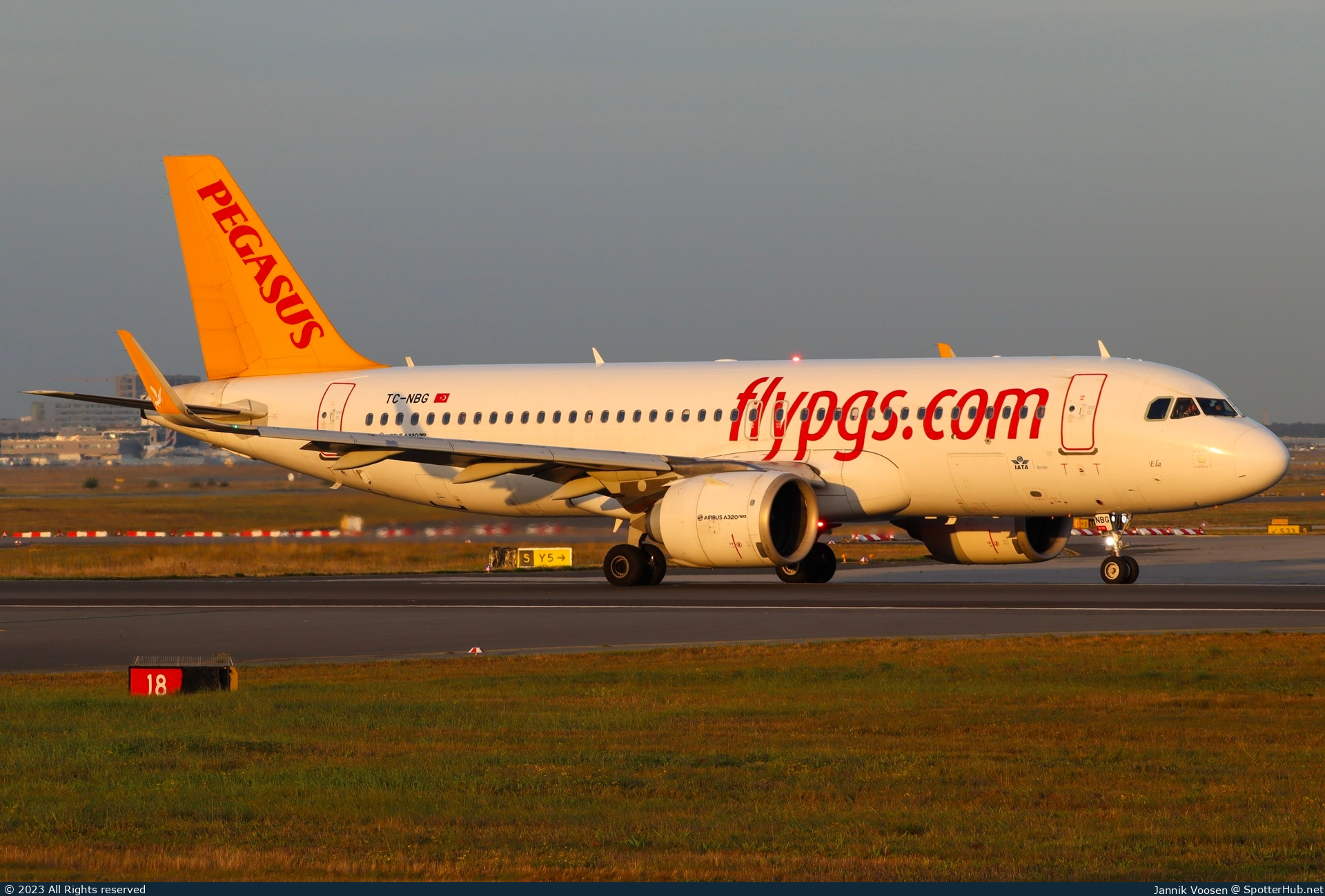 Photo of TC-NBG - Airbus A320-251N operated by Pegasus Airlines