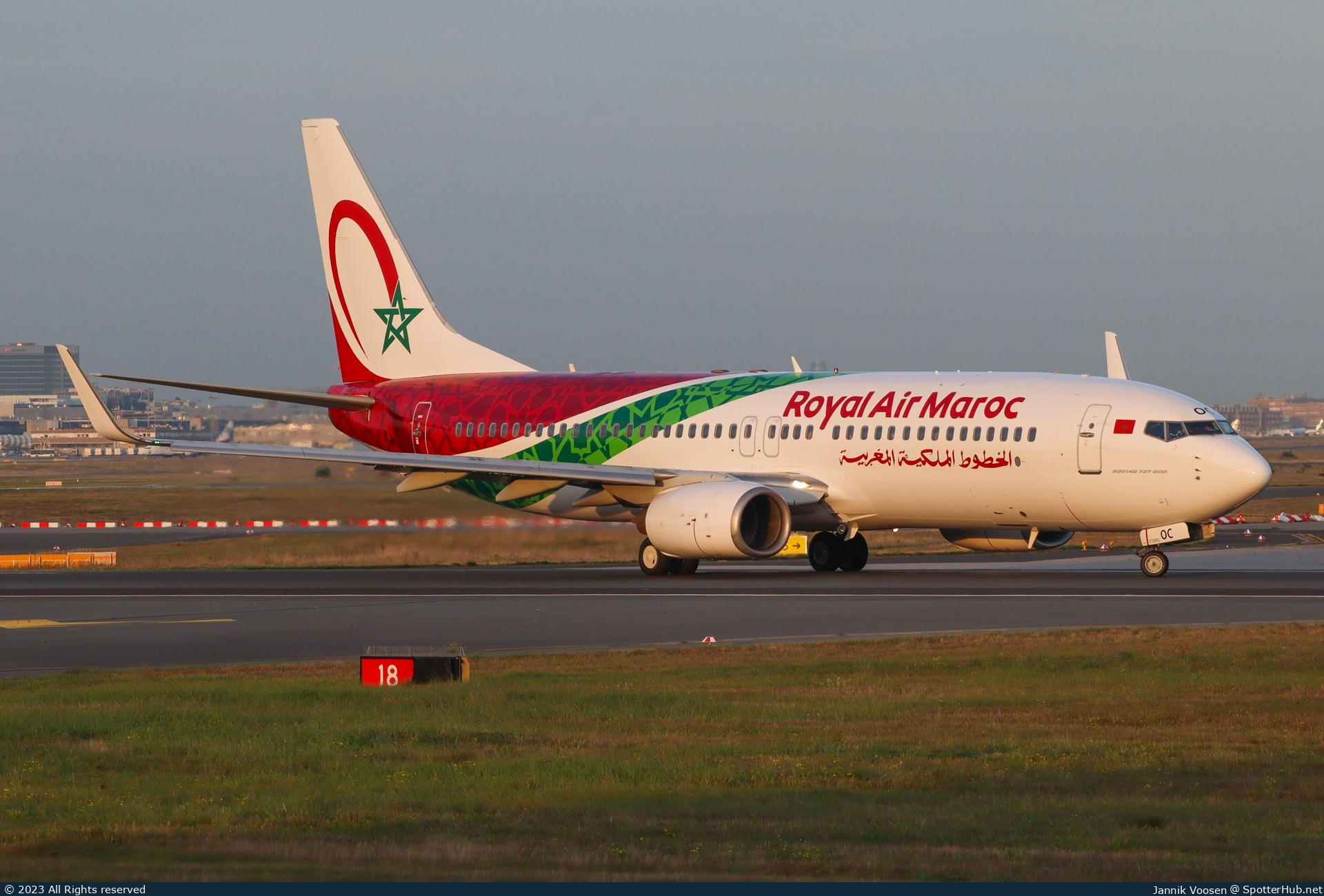 Photo of CN-ROC - Boeing 737-8B6 operated by Royal Air Maroc