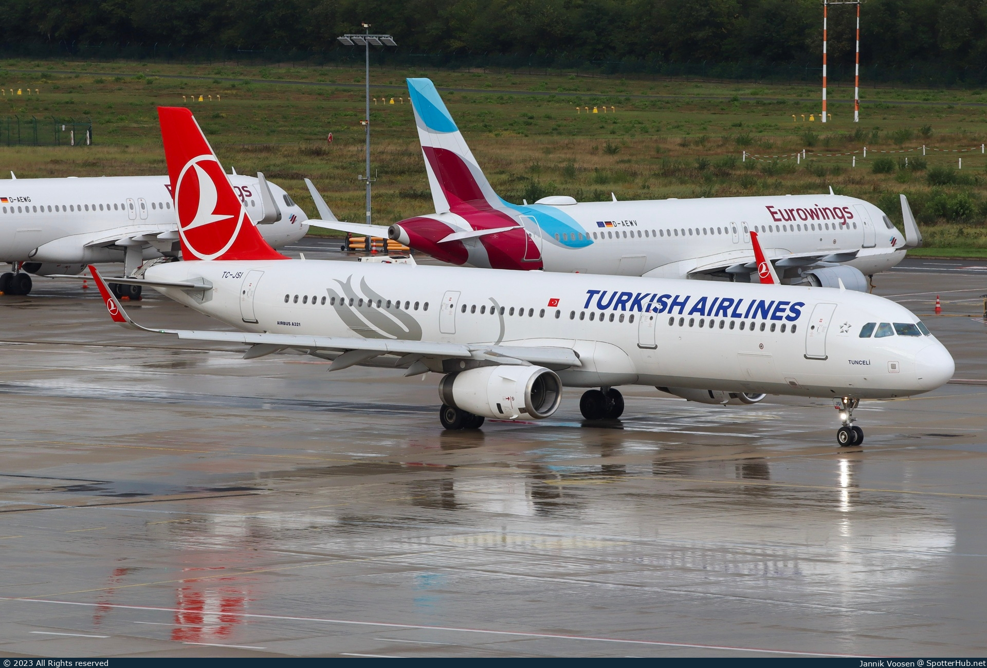 Photo of TC-JSI - Airbus A321-231 operated by Turkish Airlines