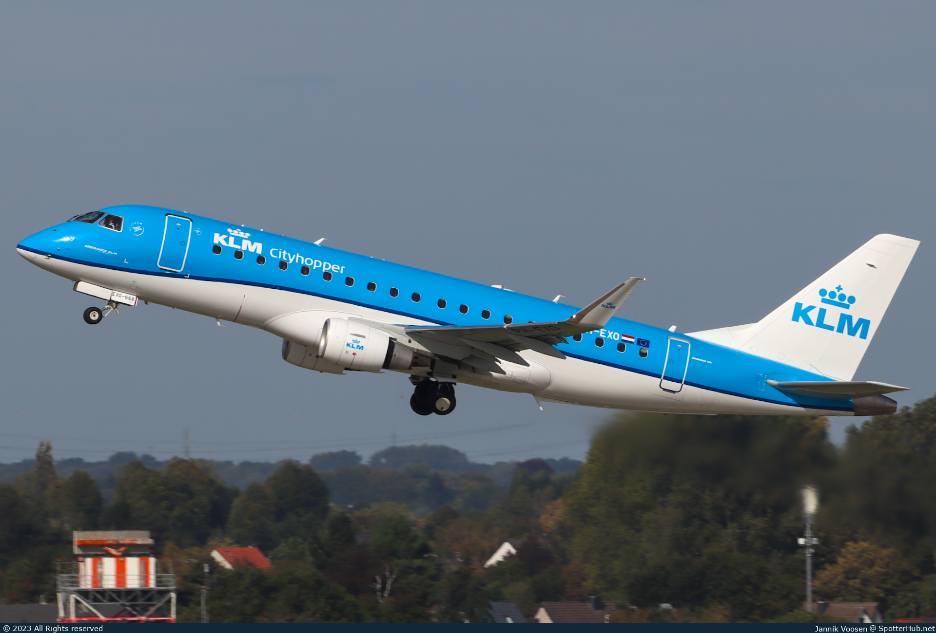 Photo of PH-EXO - Embraer ERJ-175STD operated by KLM Cityhopper