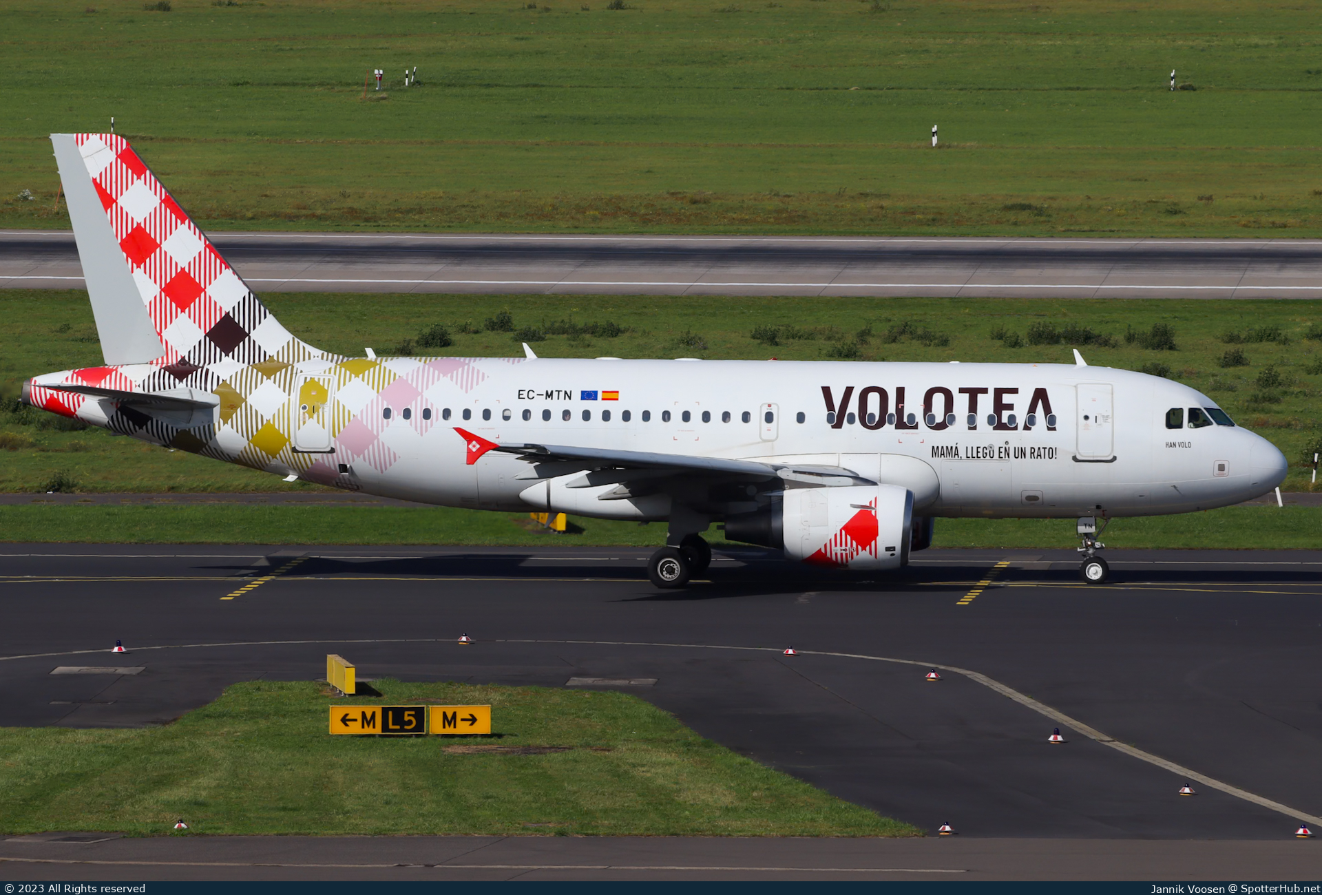 Photo of EC-MTN - Airbus A319-112 operated by Volotea