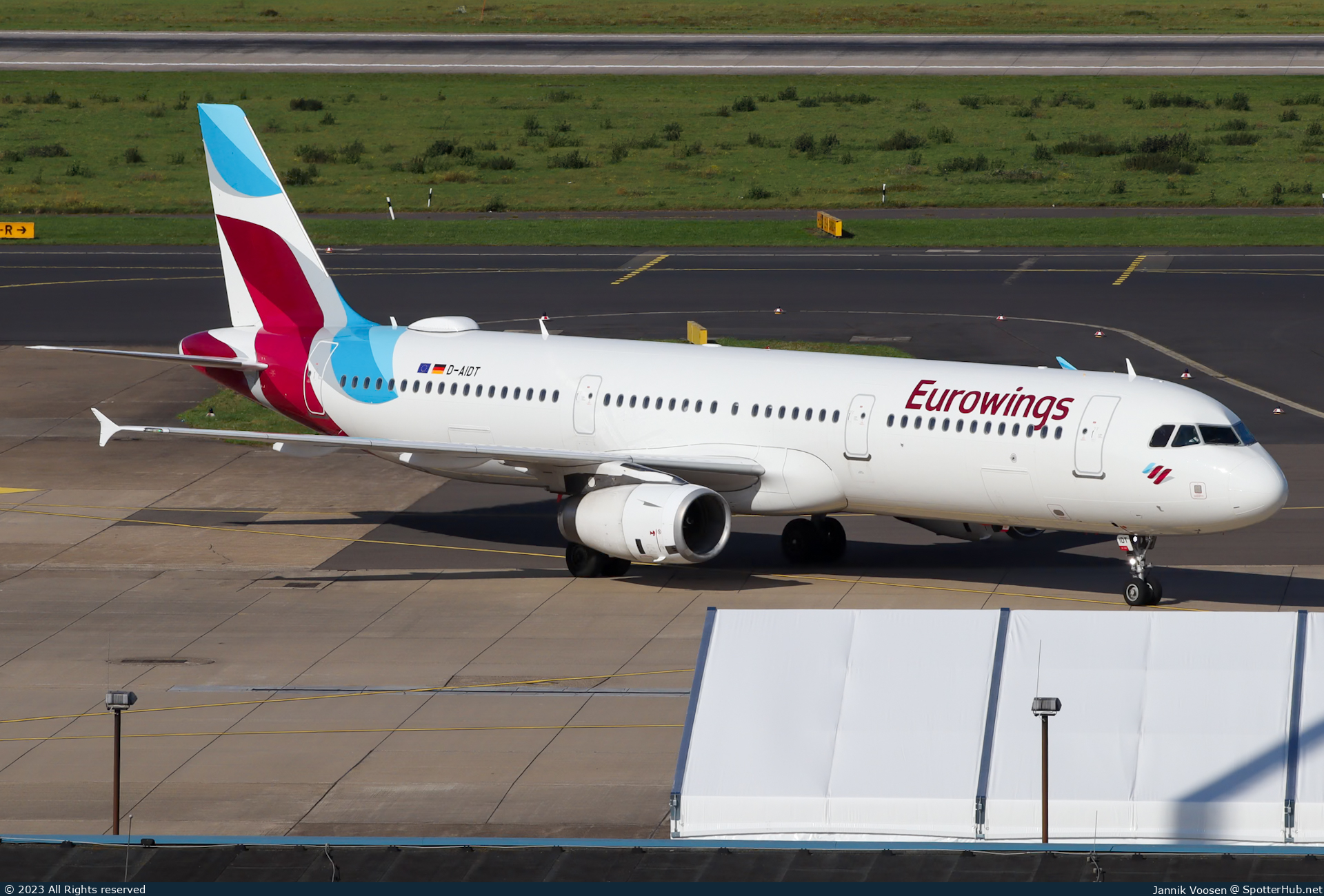 Photo of D-AIDT - Airbus A321-231 operated by Eurowings