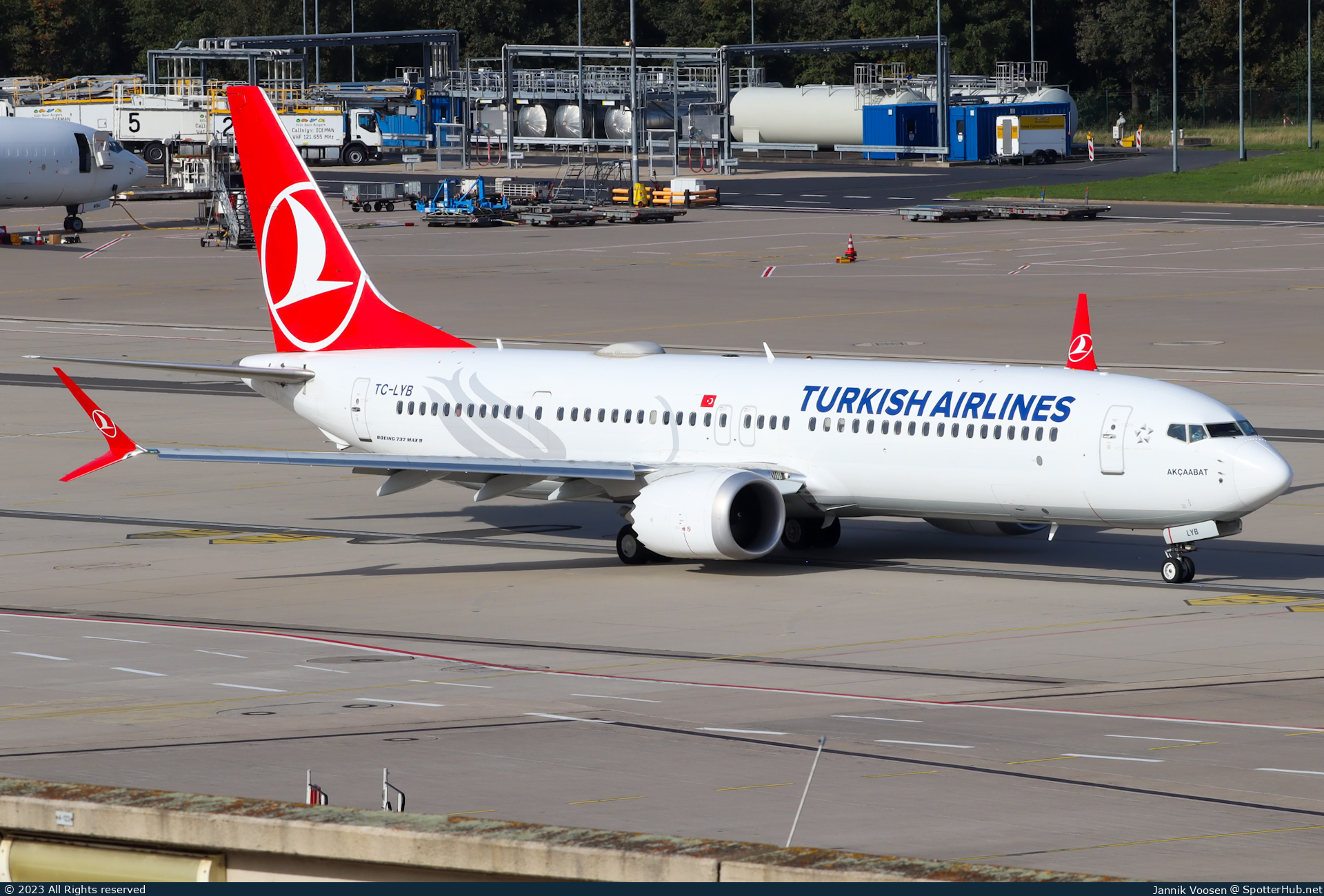 Photo of TC-LYB - Boeing 737 MAX 9 operated by Turkish Airlines