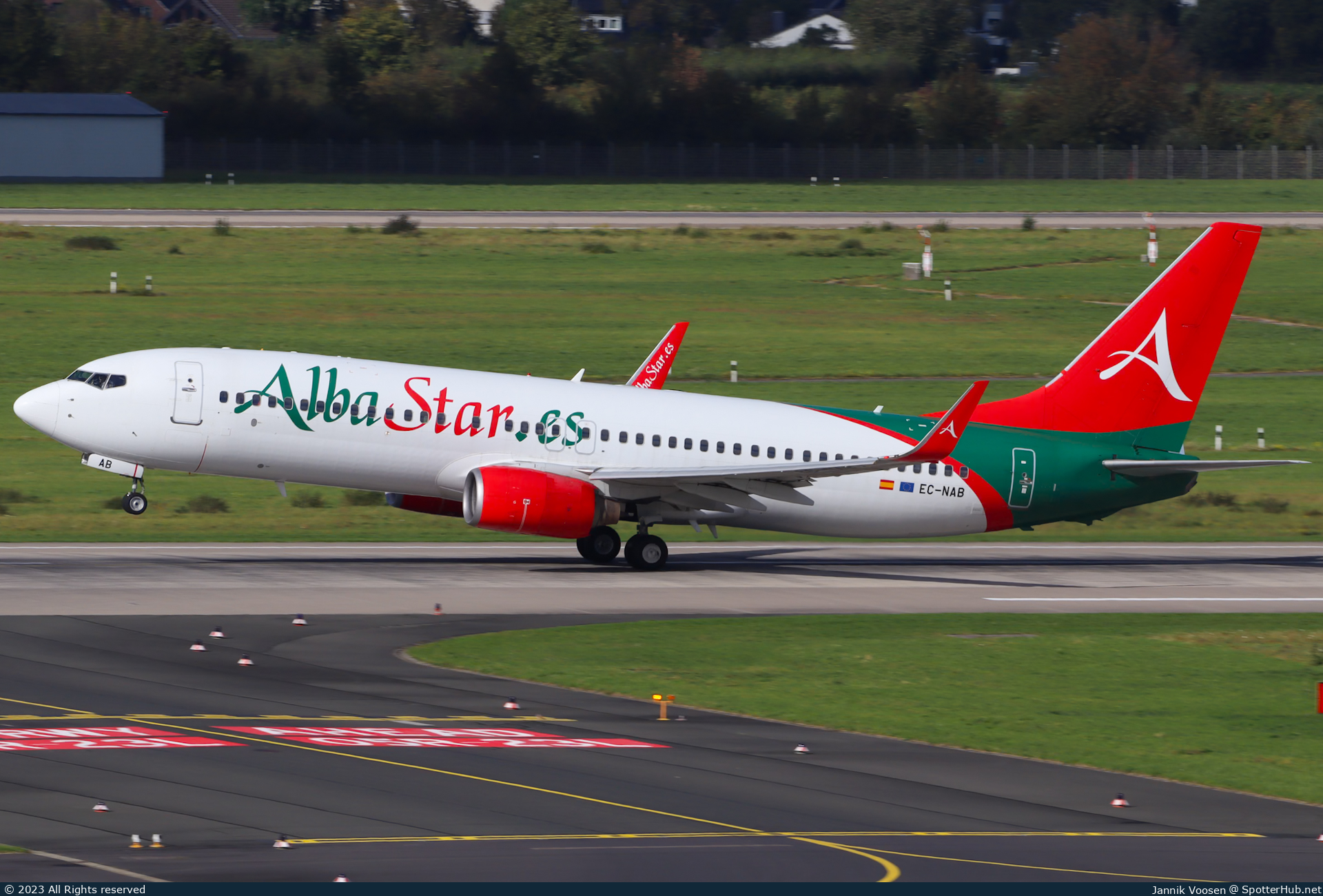Photo of EC-NAB - Boeing 737-81Q operated by AlbaStar