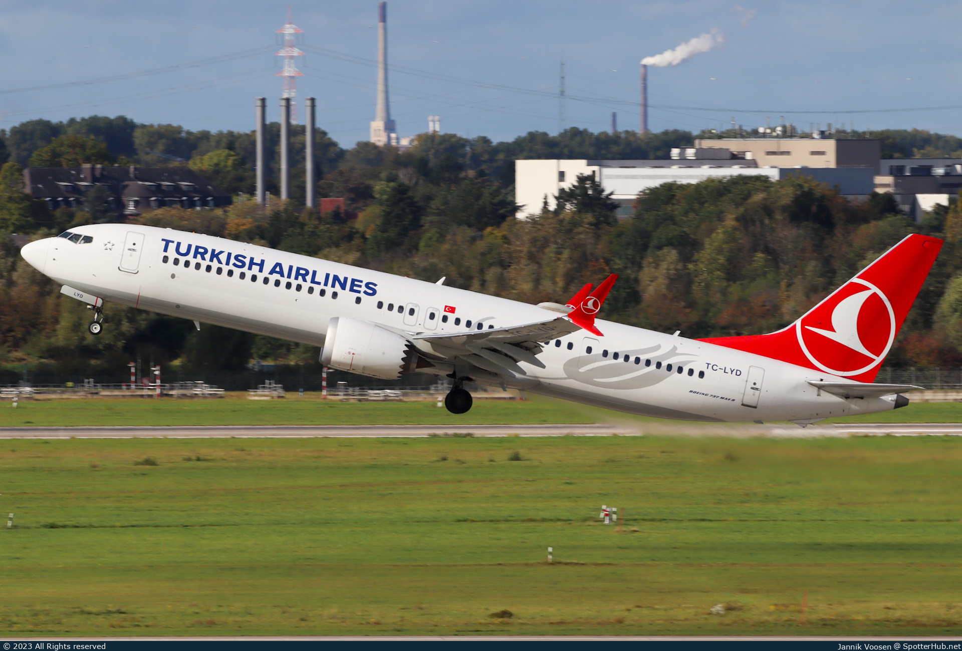 Photo of TC-LYD - Boeing 737 MAX 9 operated by Turkish Airlines