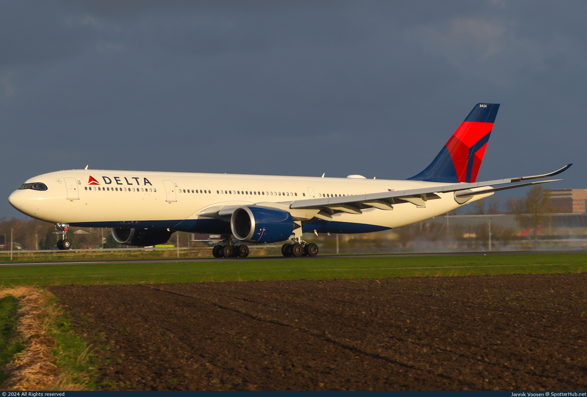 Photo of N424DX - Airbus A330-941 operated by Delta Air Lines