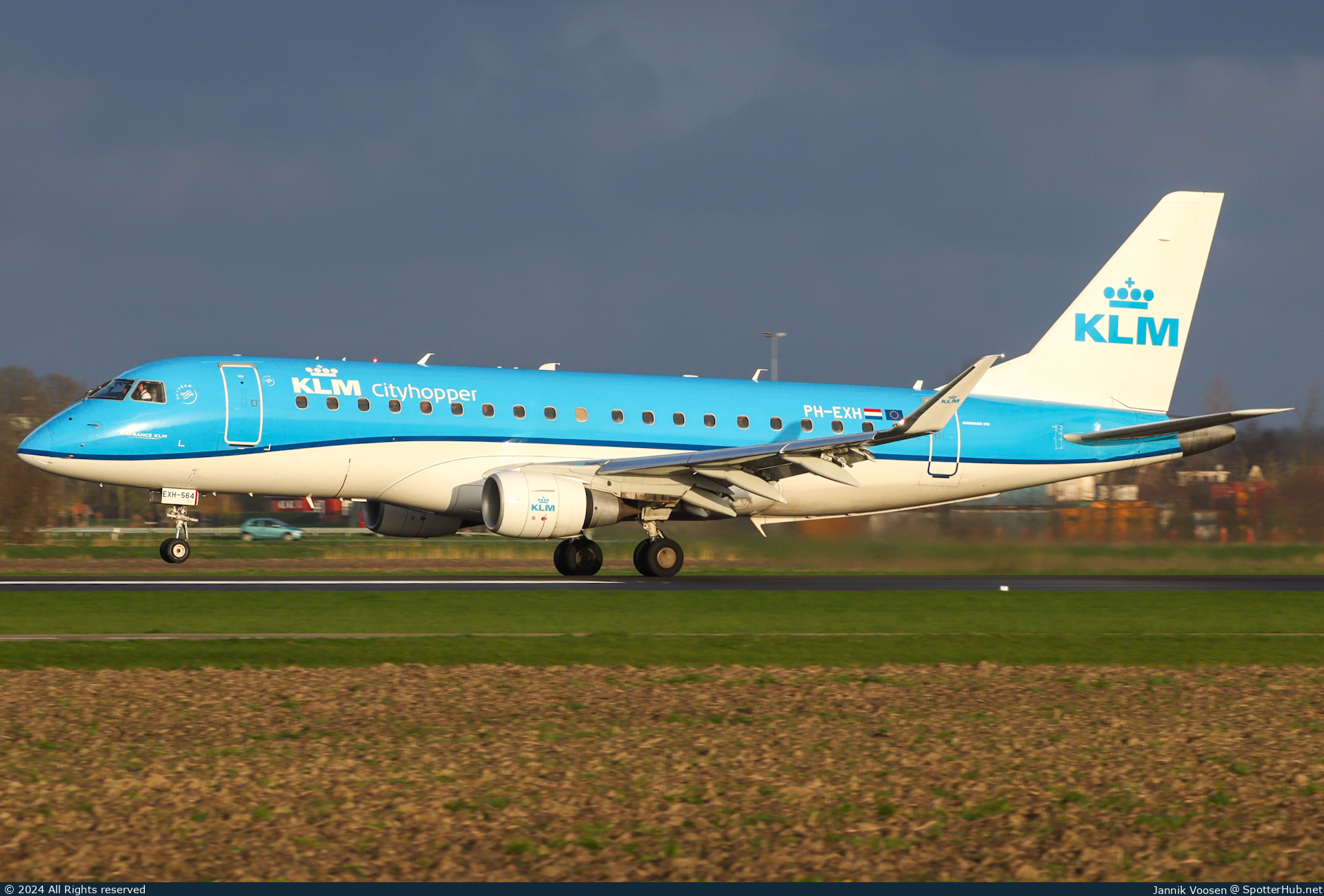 Photo of PH-EXH - Embraer ERJ-175STD operated by KLM Cityhopper