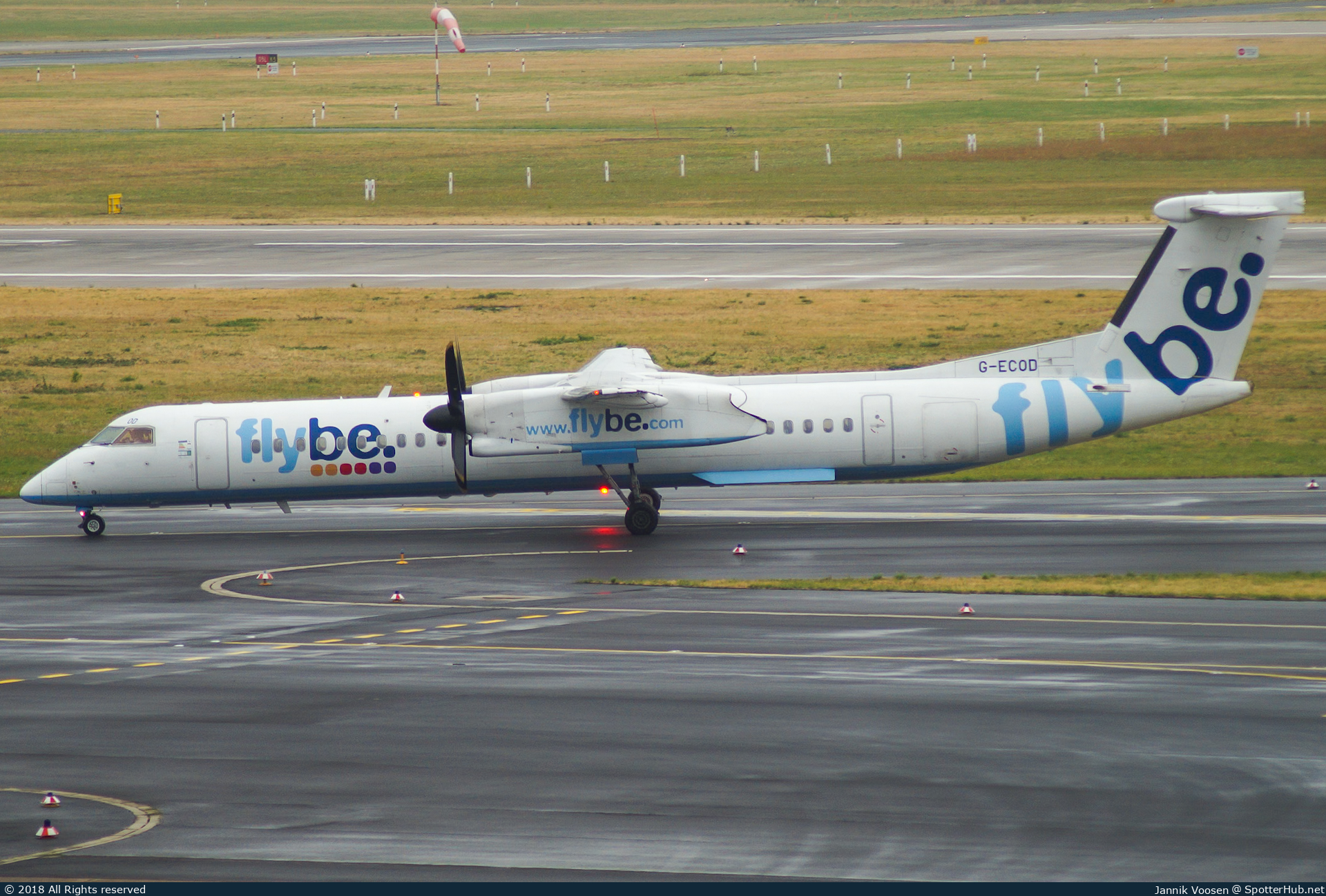 Photo of G-ECOD - Bombardier DHC-8-402 Dash 8 Q400 operated by flybe