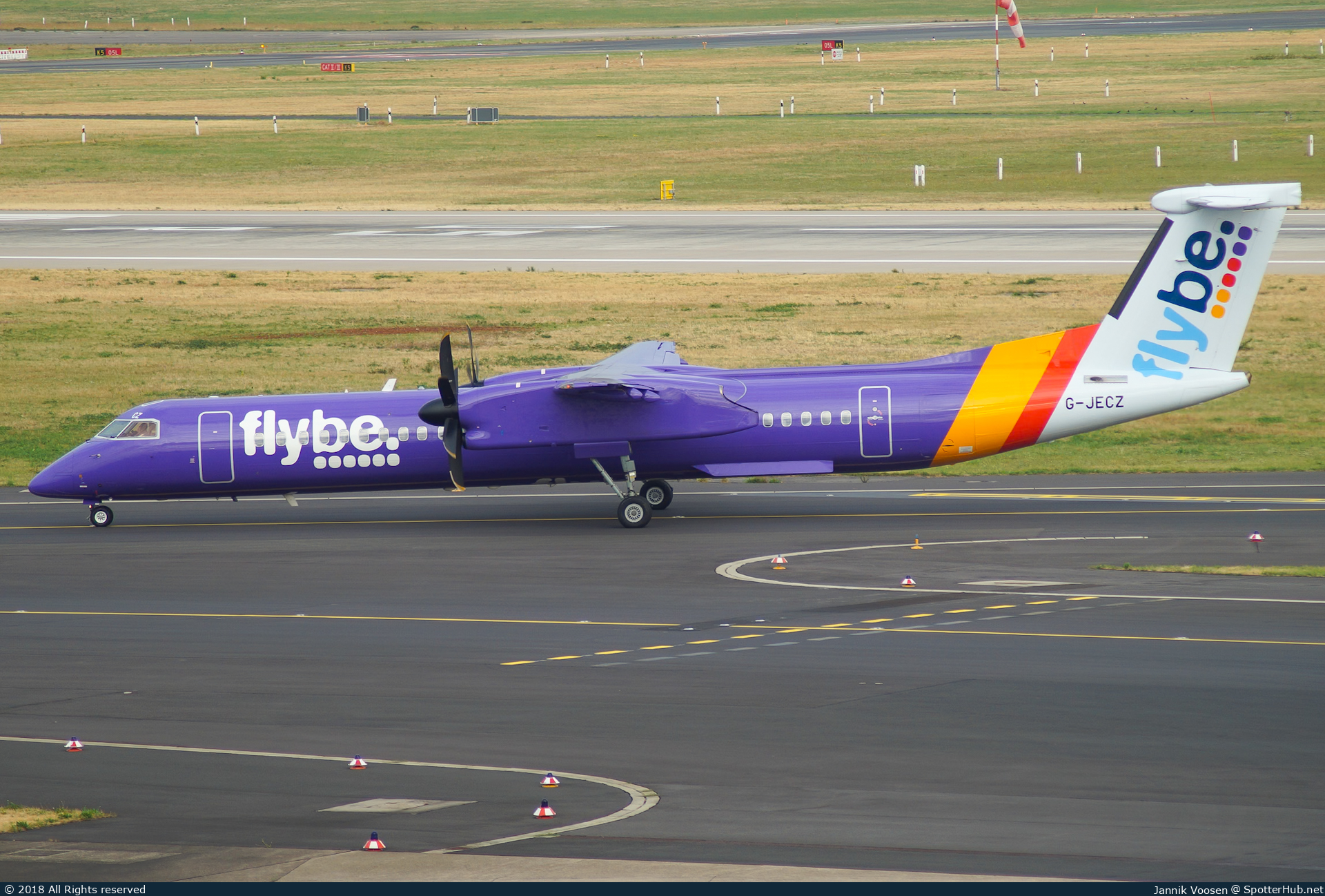 Photo of G-JECZ - Bombardier DHC-8-402 Dash 8 Q400 operated by flybe