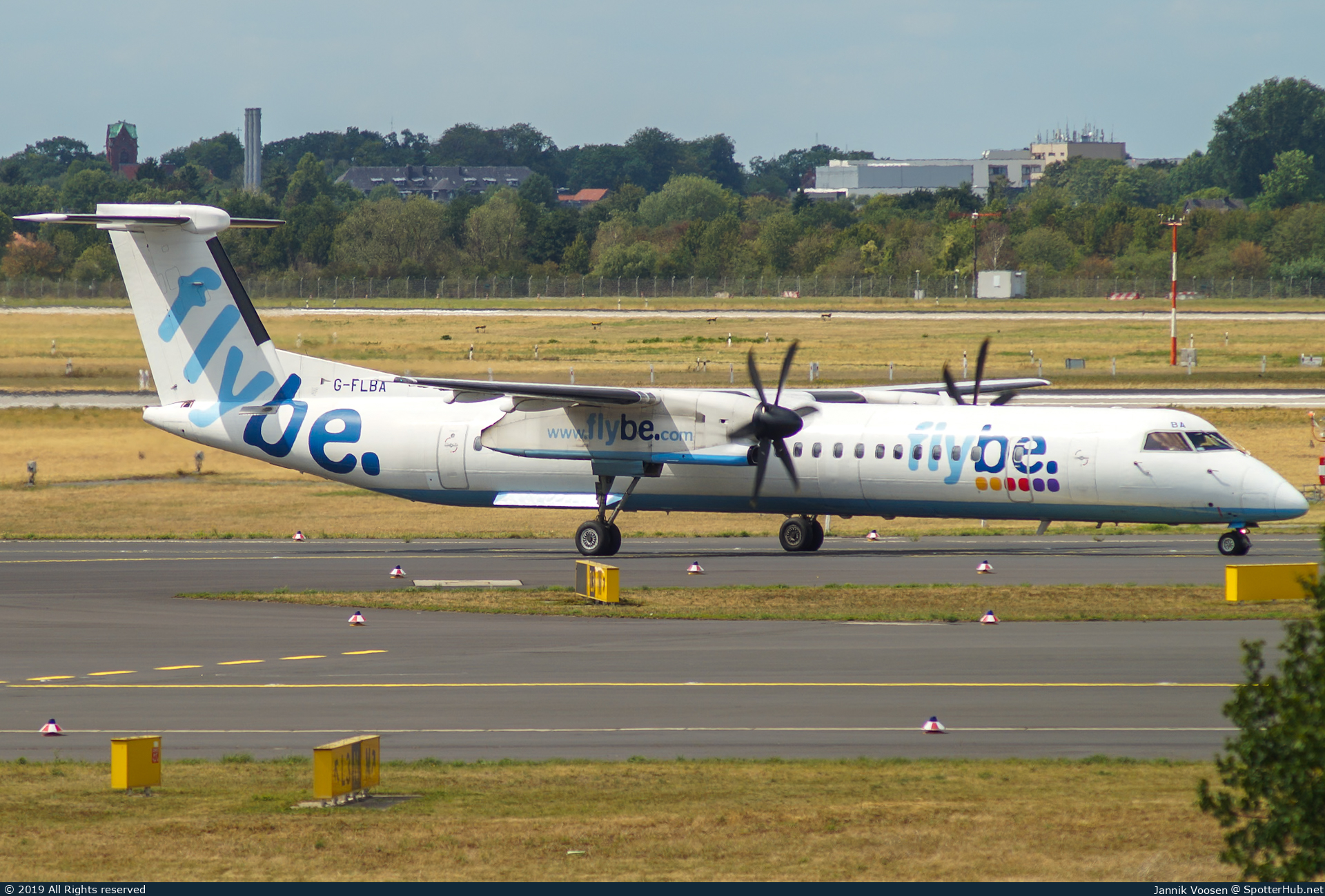 Photo of G-FLBA - Bombardier DHC-8-402 Dash 8 Q400 operated by flybe