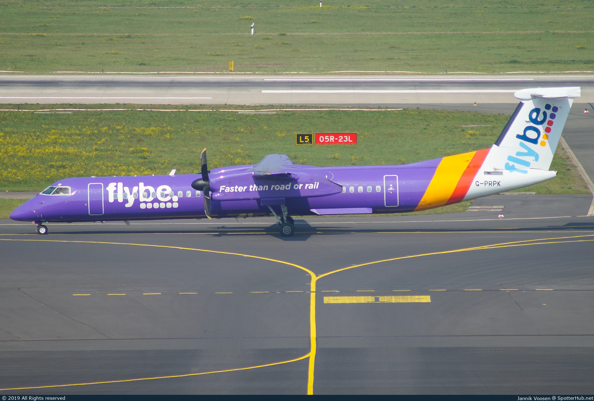Photo of G-PRPK - Bombardier DHC-8-402 Dash 8 Q400 operated by flybe
