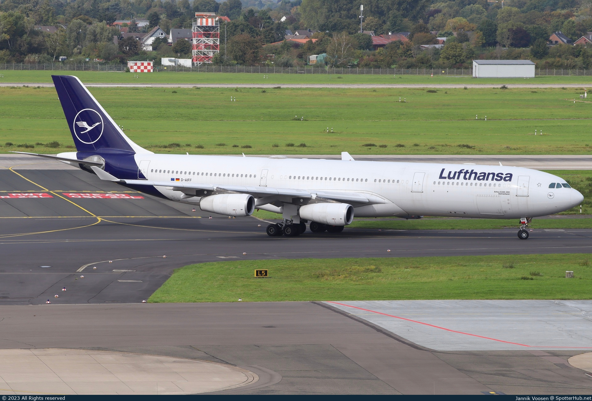 Photo of D-AIFF - Airbus A340-313 operated by Lufthansa