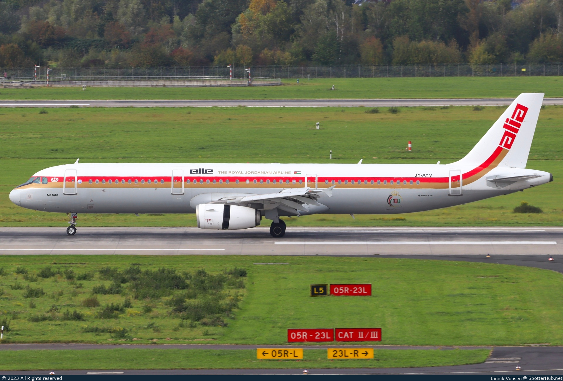 Photo of JY-AYV - Airbus A321-231 operated by Royal Jordanian Airlines