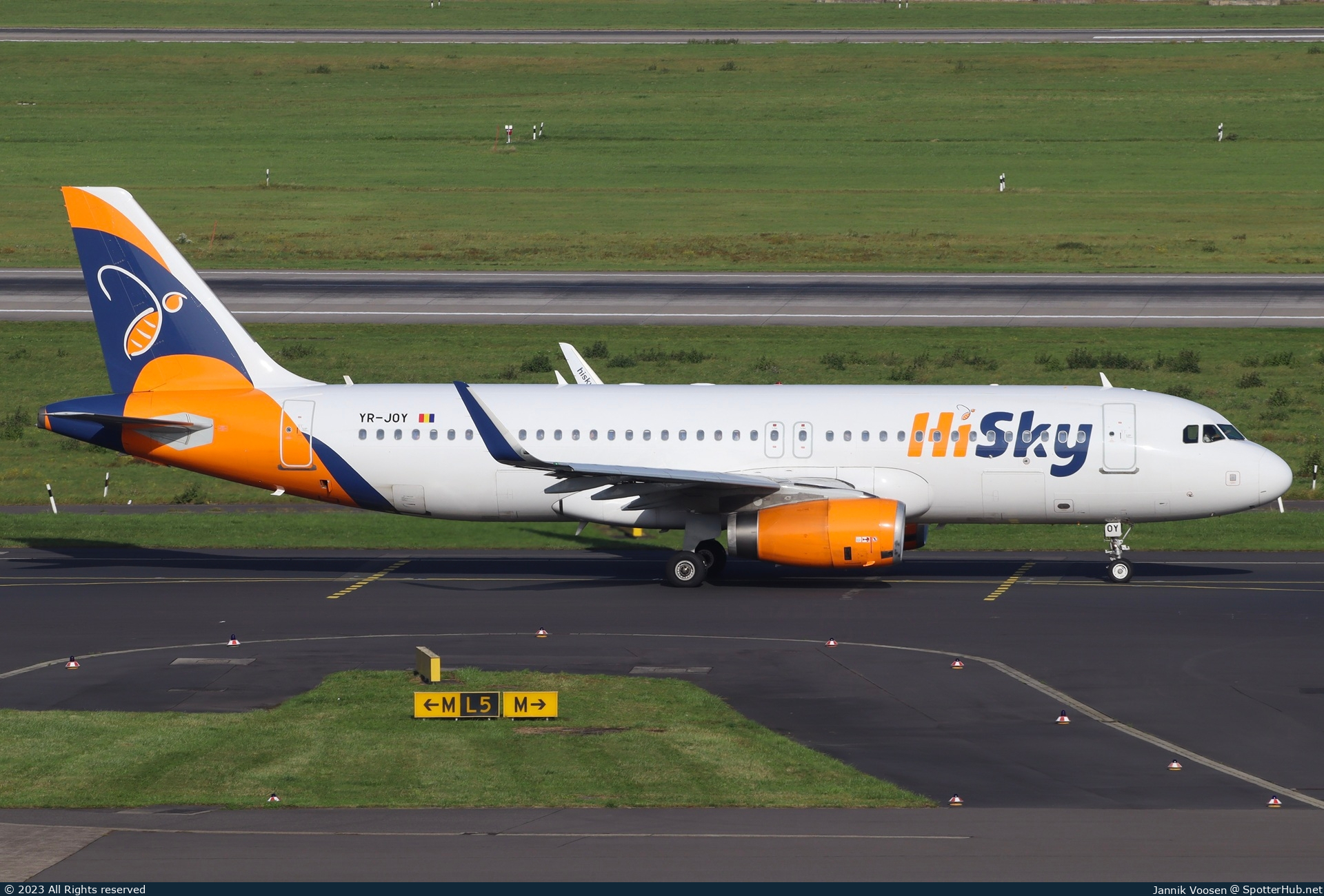 Photo of YR-JOY - Airbus A320-232 operated by HiSky Europe