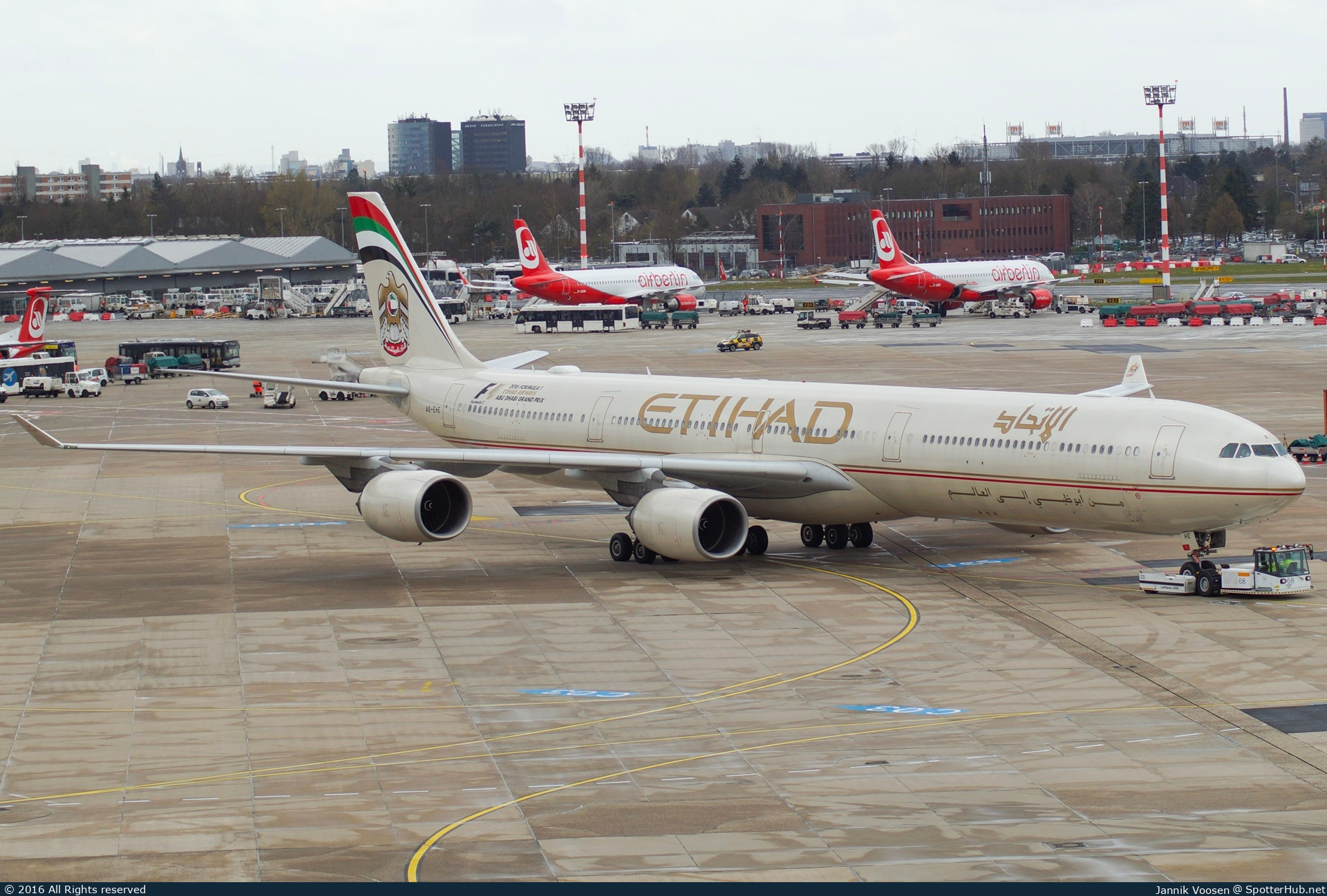 Photo of A6-EHE - Airbus A340-642 operated by Etihad Airways
