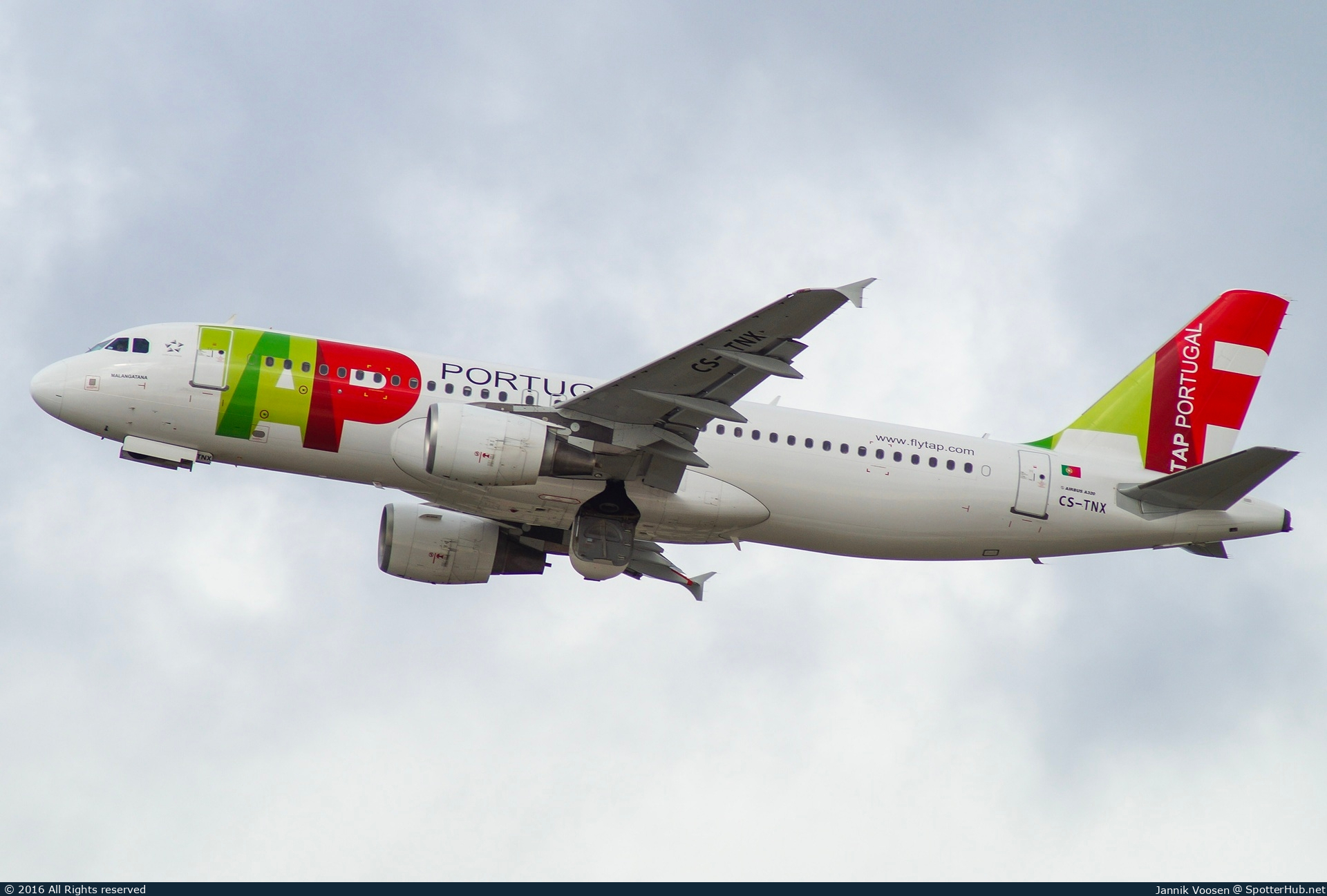 Photo of CS-TNX - Airbus A320-214 operated by TAP Air Portugal