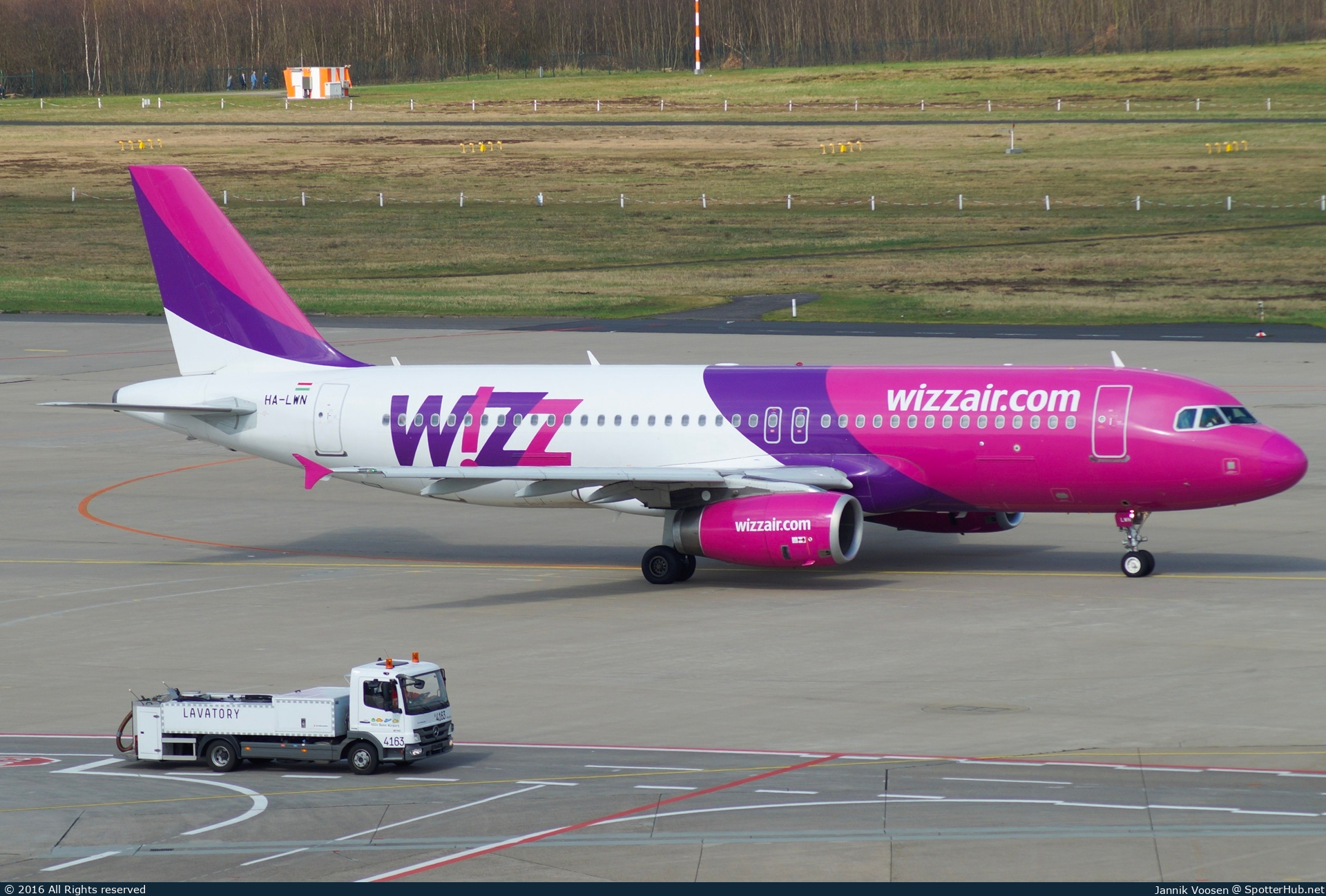 Photo of HA-LWN - Airbus A320-232 operated by Wizz Air