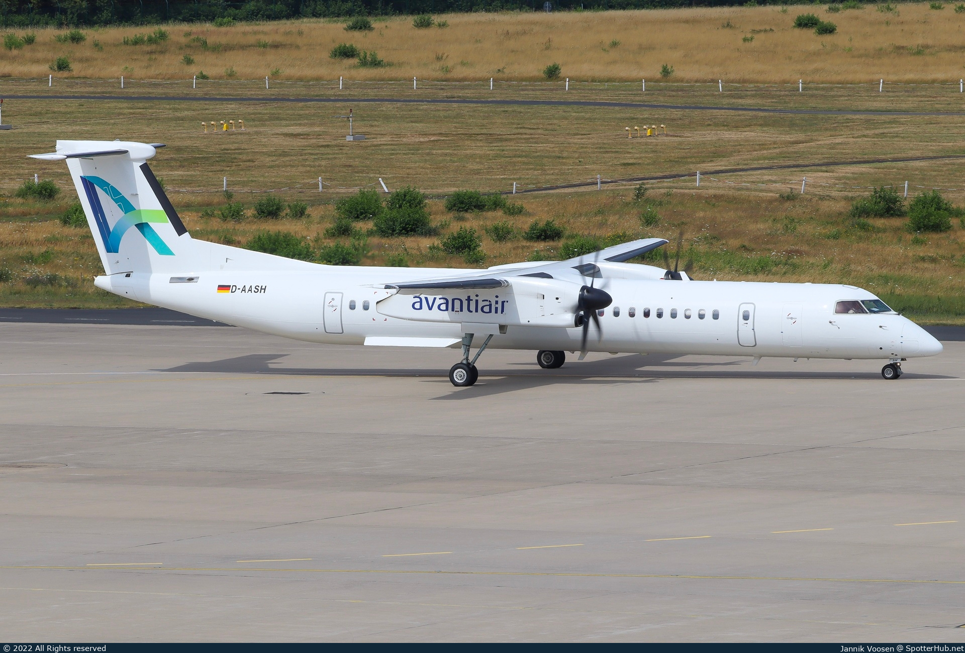 Photo of D-AASH - Bombardier DHC-8-402 Dash 8 Q400 operated by Avanti Air