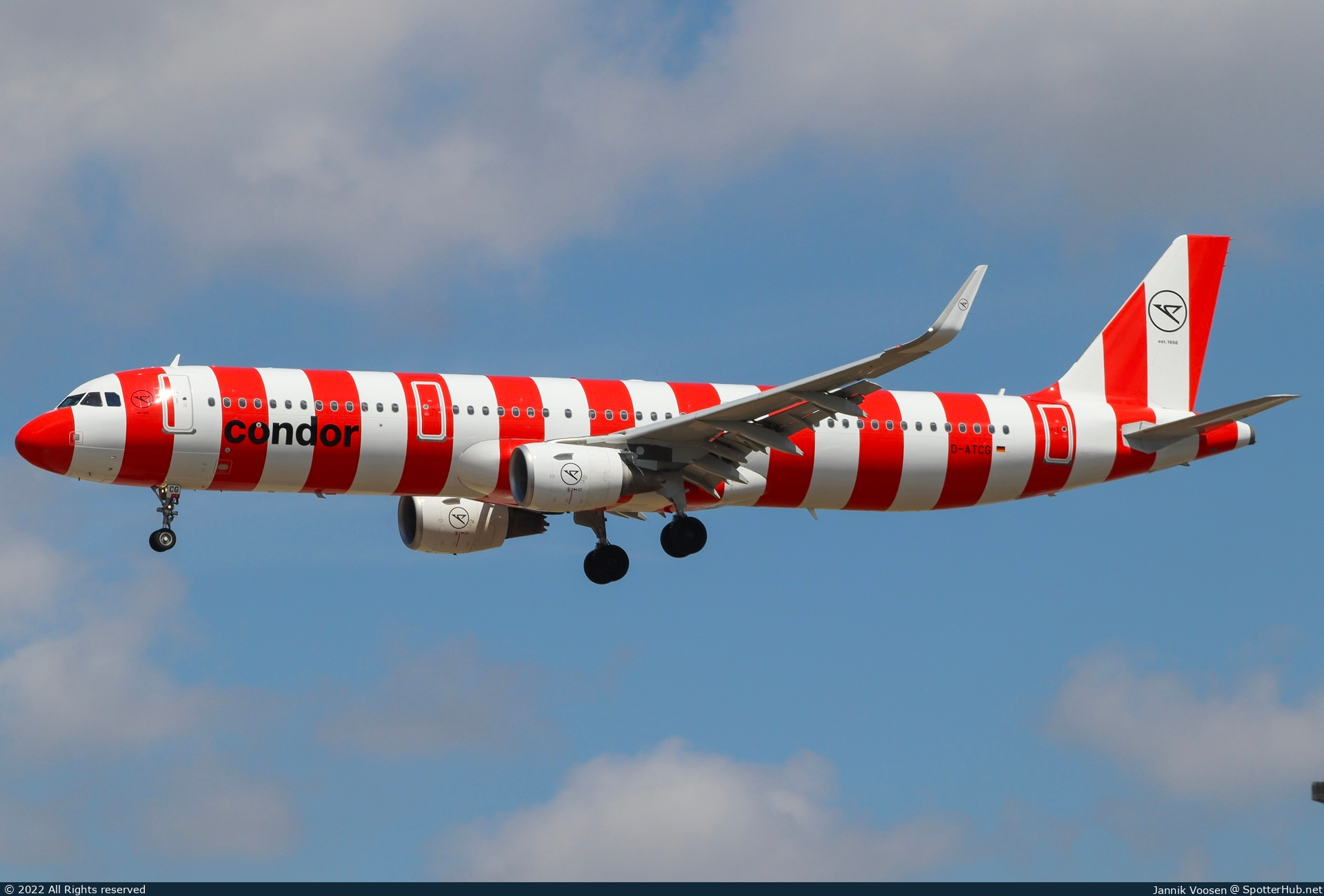 Photo of D-ATCG - Airbus A321-211 operated by Condor