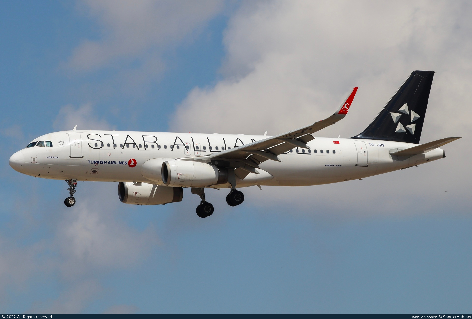 Photo of TC-JPP - Airbus A320-232 operated by Turkish Airlines