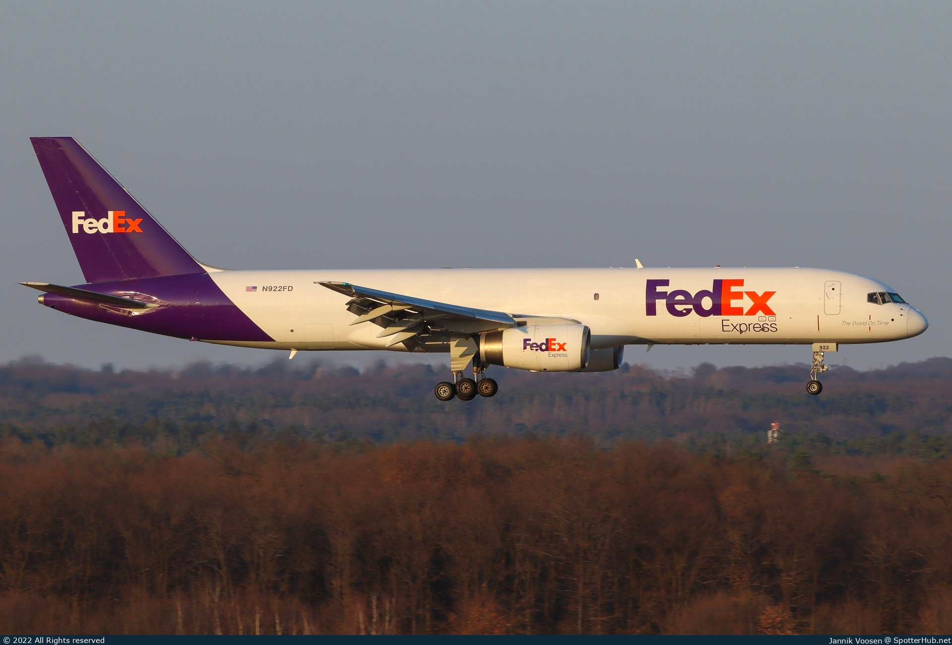 Photo of N922FD - Boeing 757-23A(SF) operated by FedEx