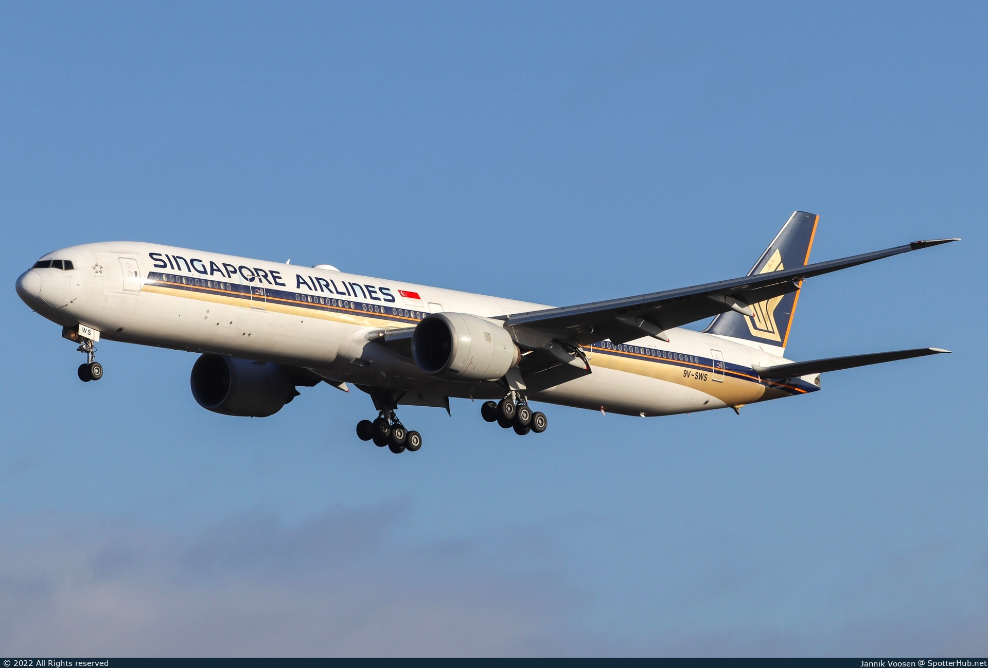 Photo of 9V-SWS - Boeing 777-312(ER) operated by Singapore Airlines