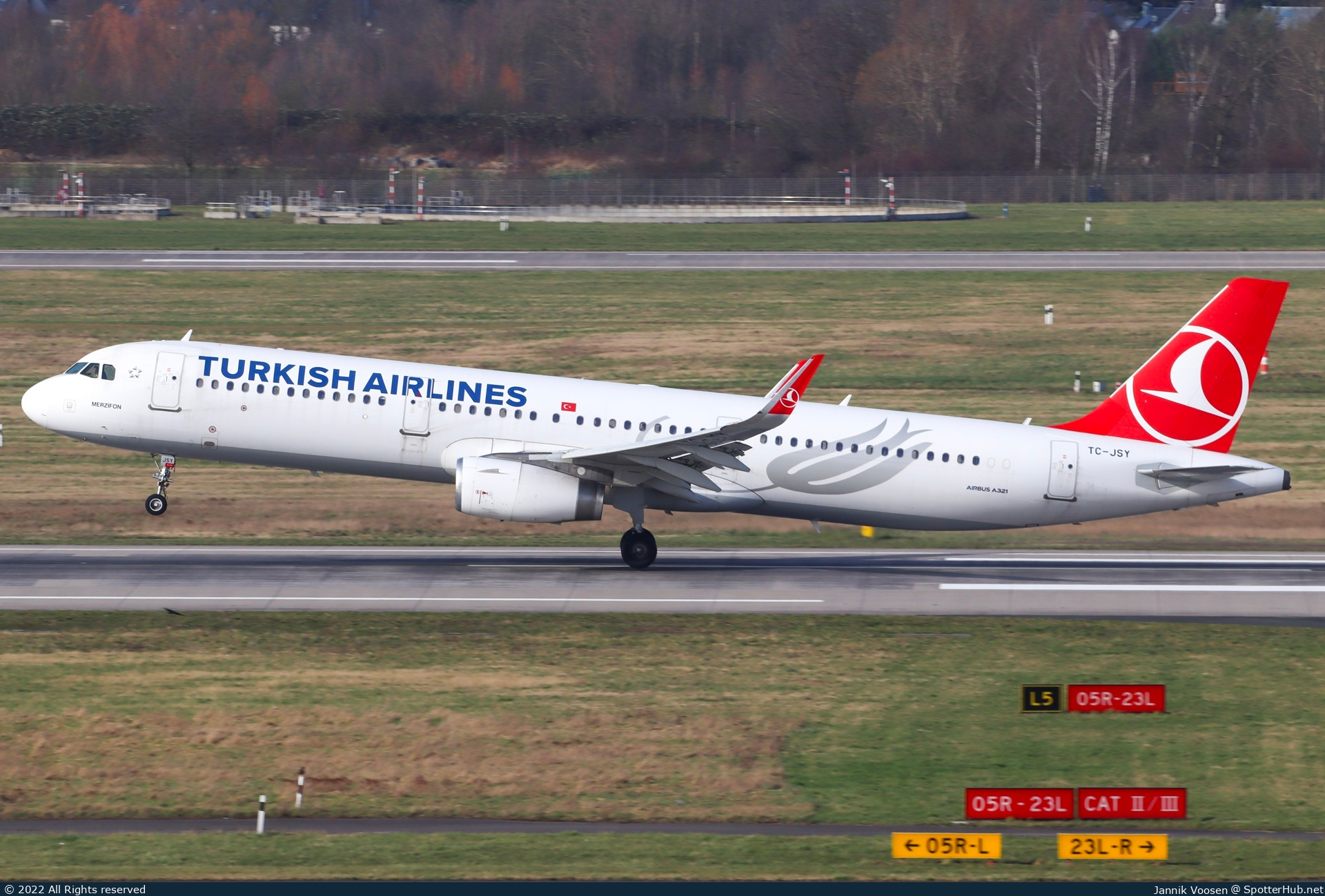 Photo of TC-JSY - Airbus A321-231 operated by Turkish Airlines