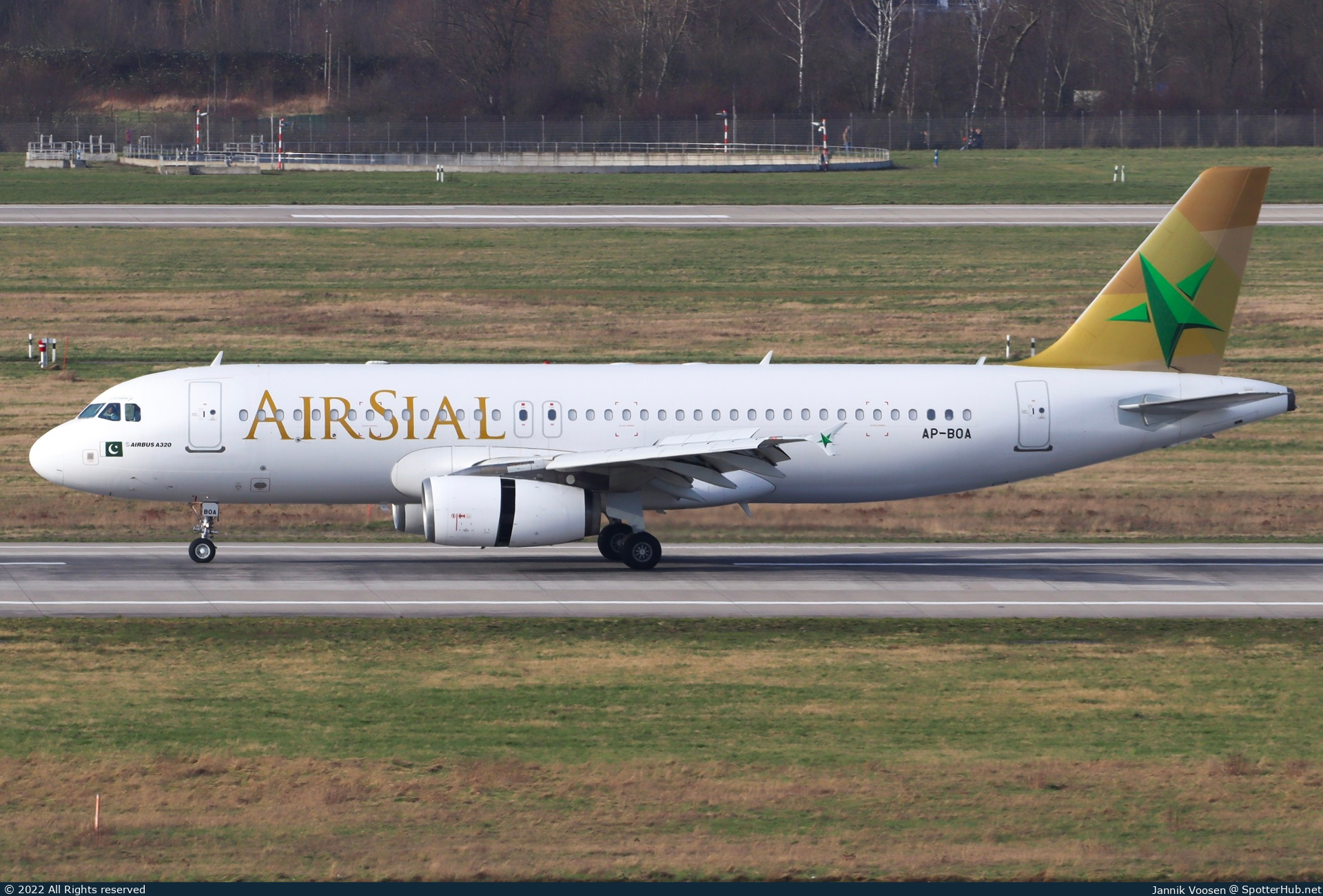 Photo of AP-BOA - Airbus A320-232 operated by AirSial