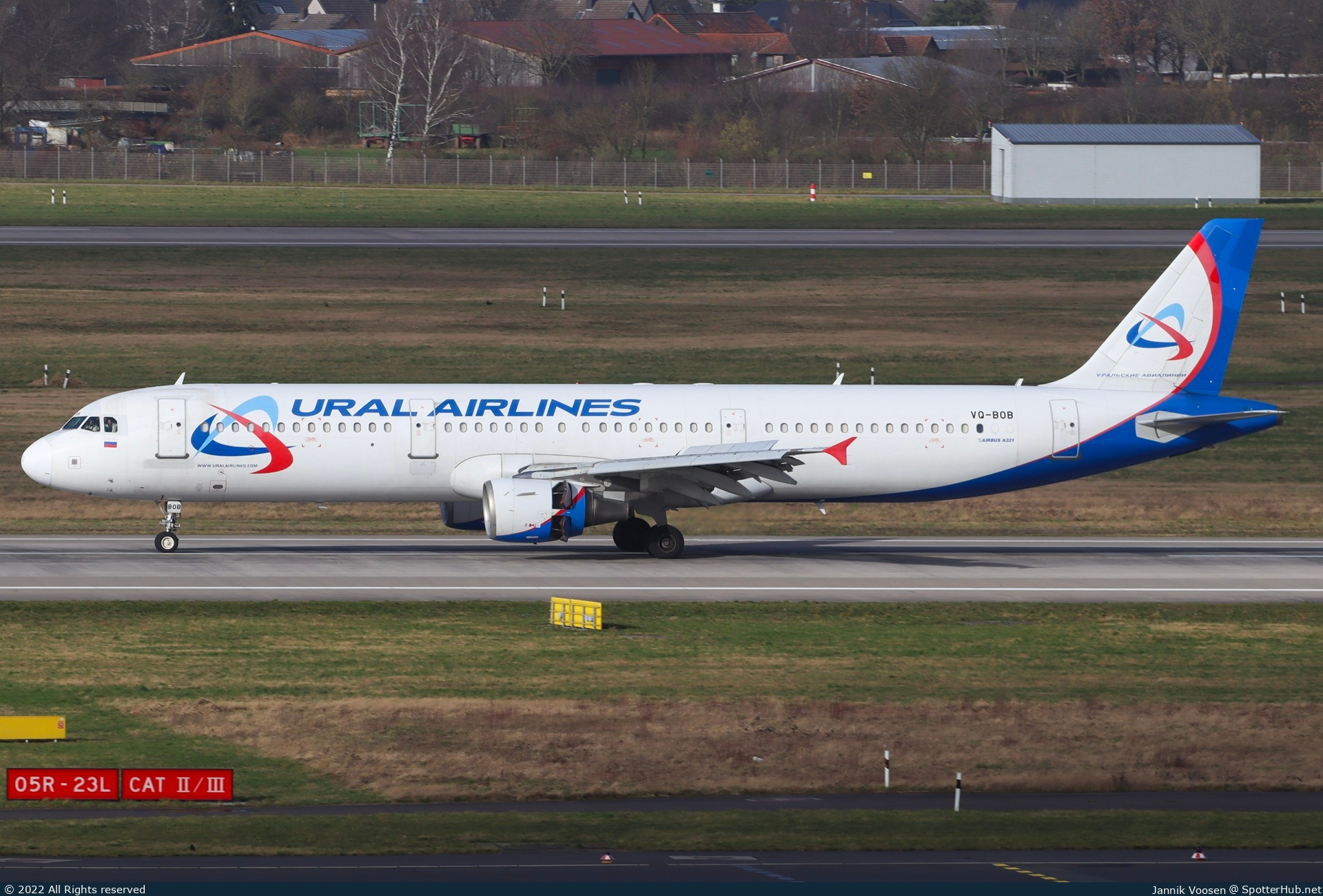 Photo of VQ-BOB - Airbus A321-211 operated by Ural Airlines