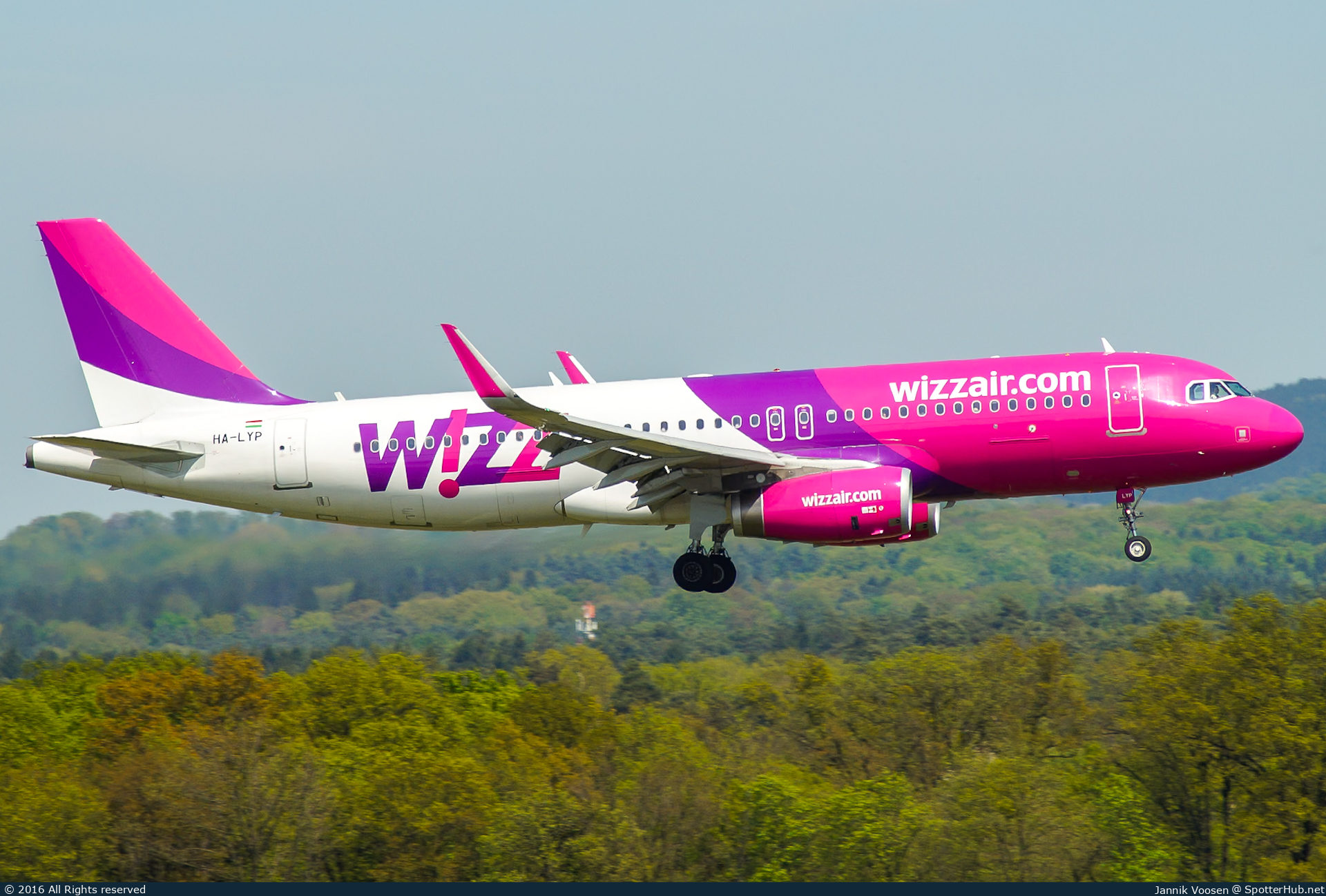 Photo of HA-LYP - Airbus A320-232 operated by Wizz Air
