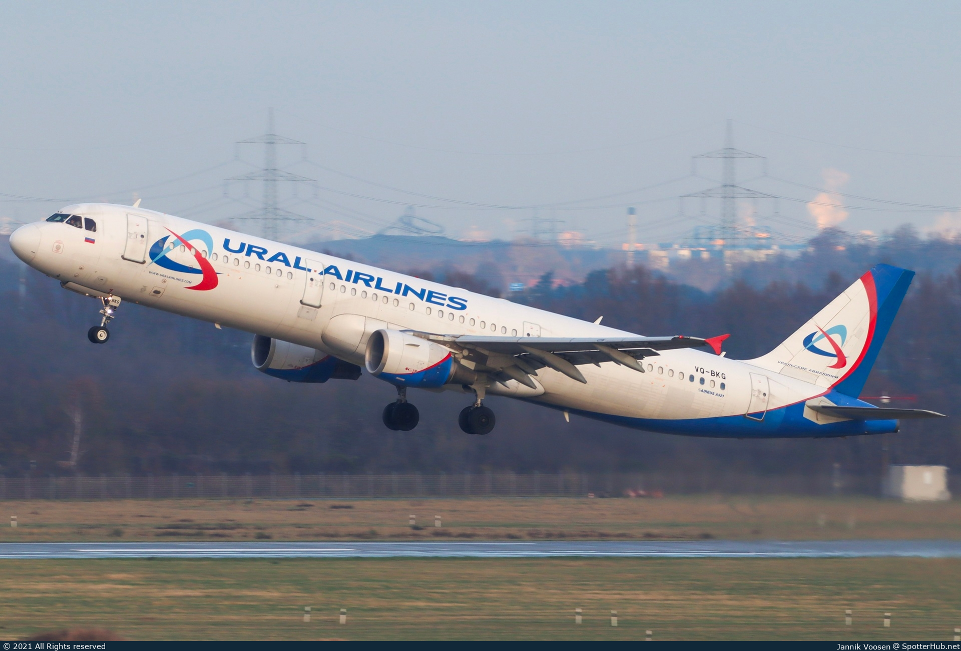 Photo of VQ-BKG - Airbus A321-211 operated by Ural Airlines