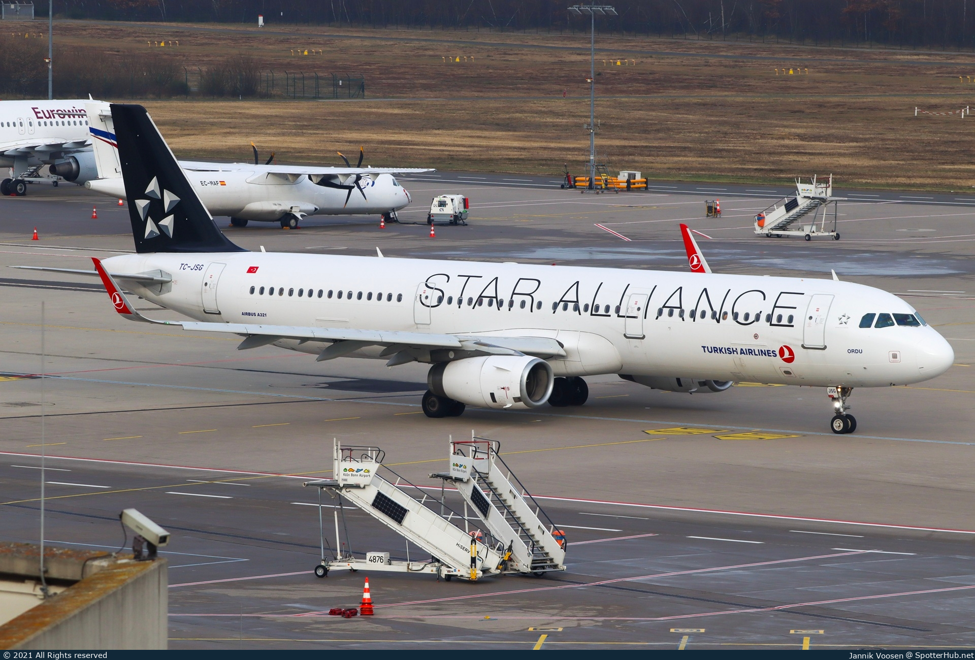 Photo of TC-JSG - Airbus A321-231 operated by Turkish Airlines