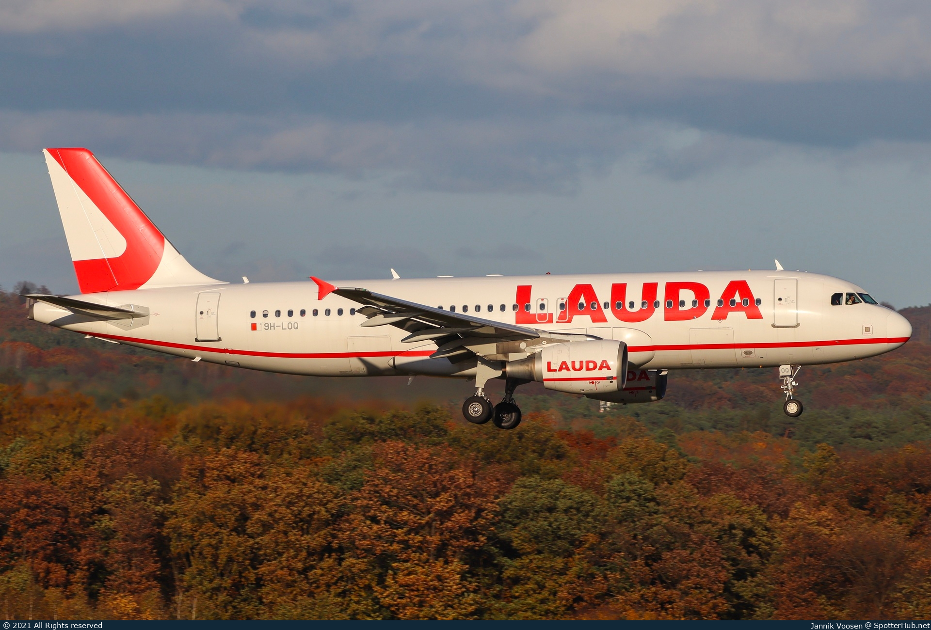 Photo of 9H-LOQ - Airbus A320-214 operated by Lauda Europe