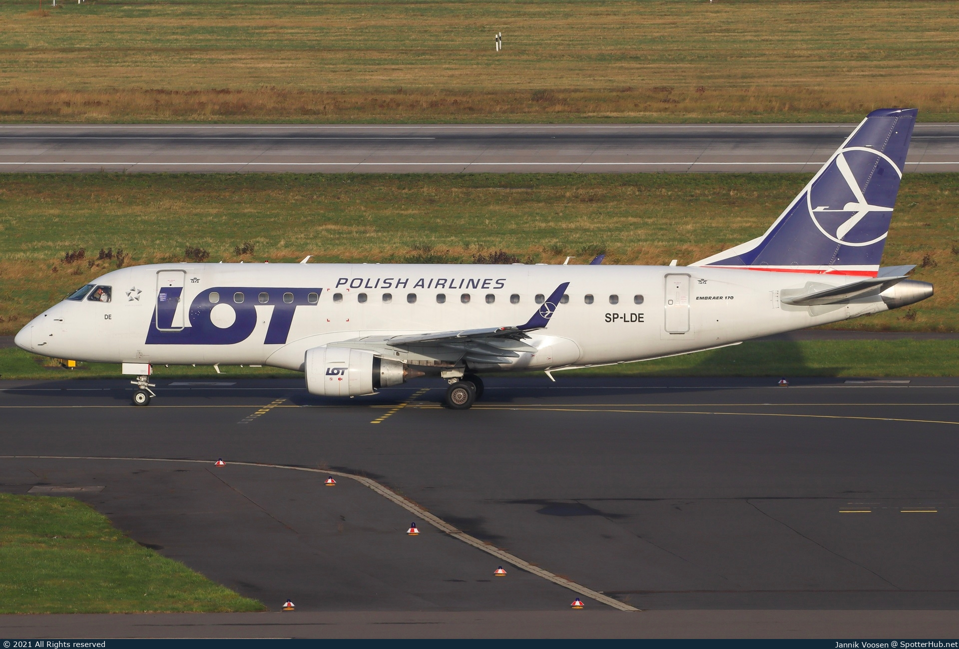 Photo of SP-LDE - Embraer ERJ-170LR operated by LOT Polish Airlines