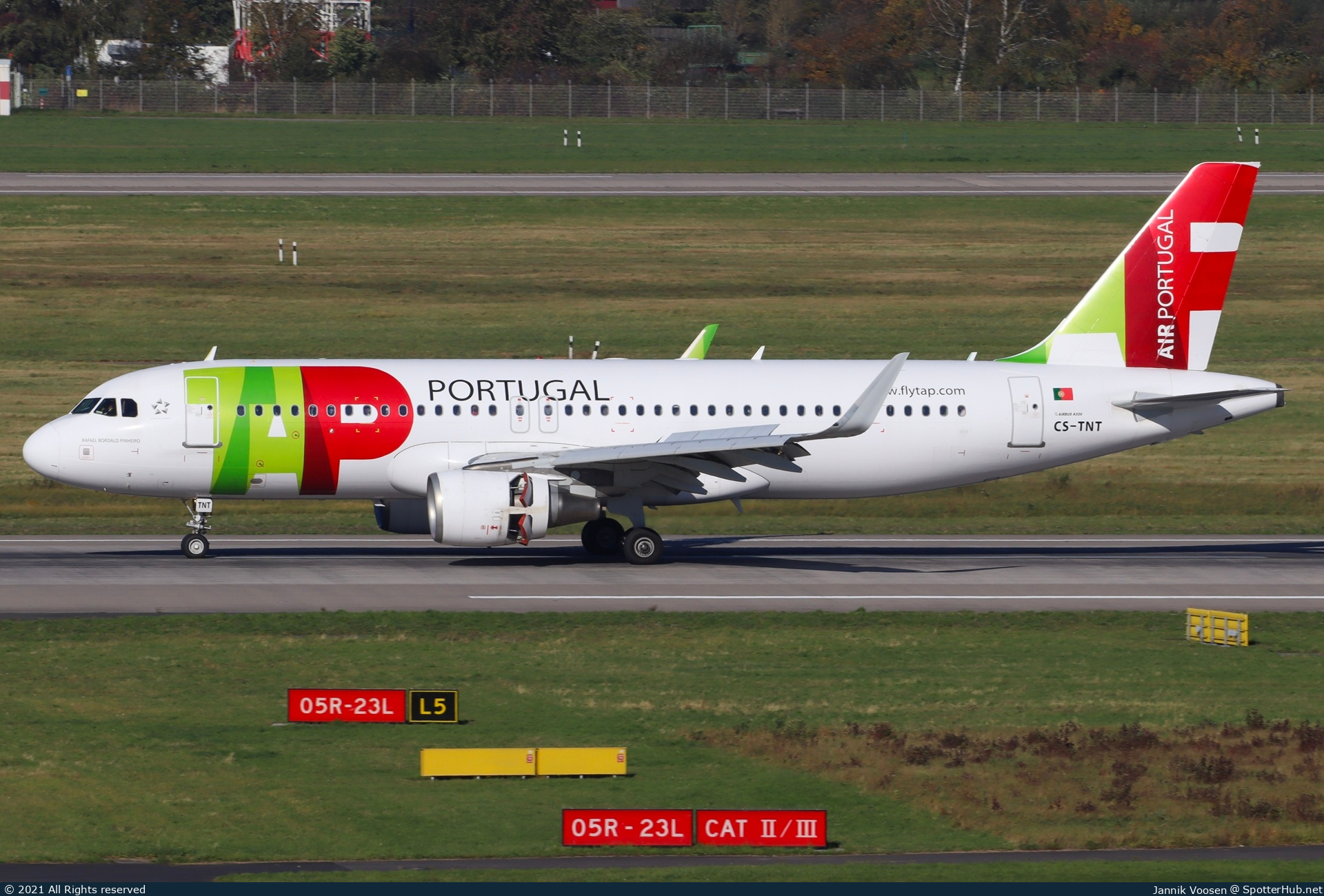 Photo of CS-TNT - Airbus A320-214 operated by TAP Air Portugal
