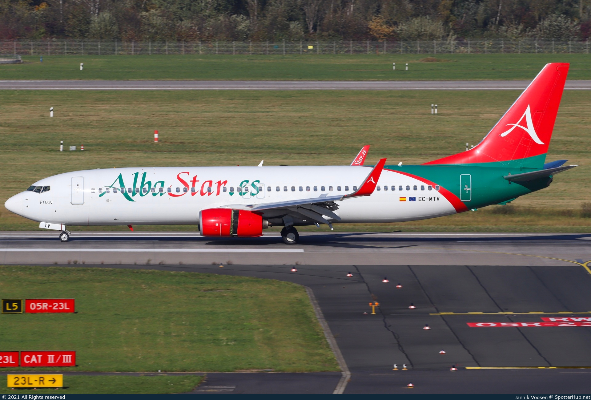 Photo of EC-MTV - Boeing 737-8K5 operated by AlbaStar