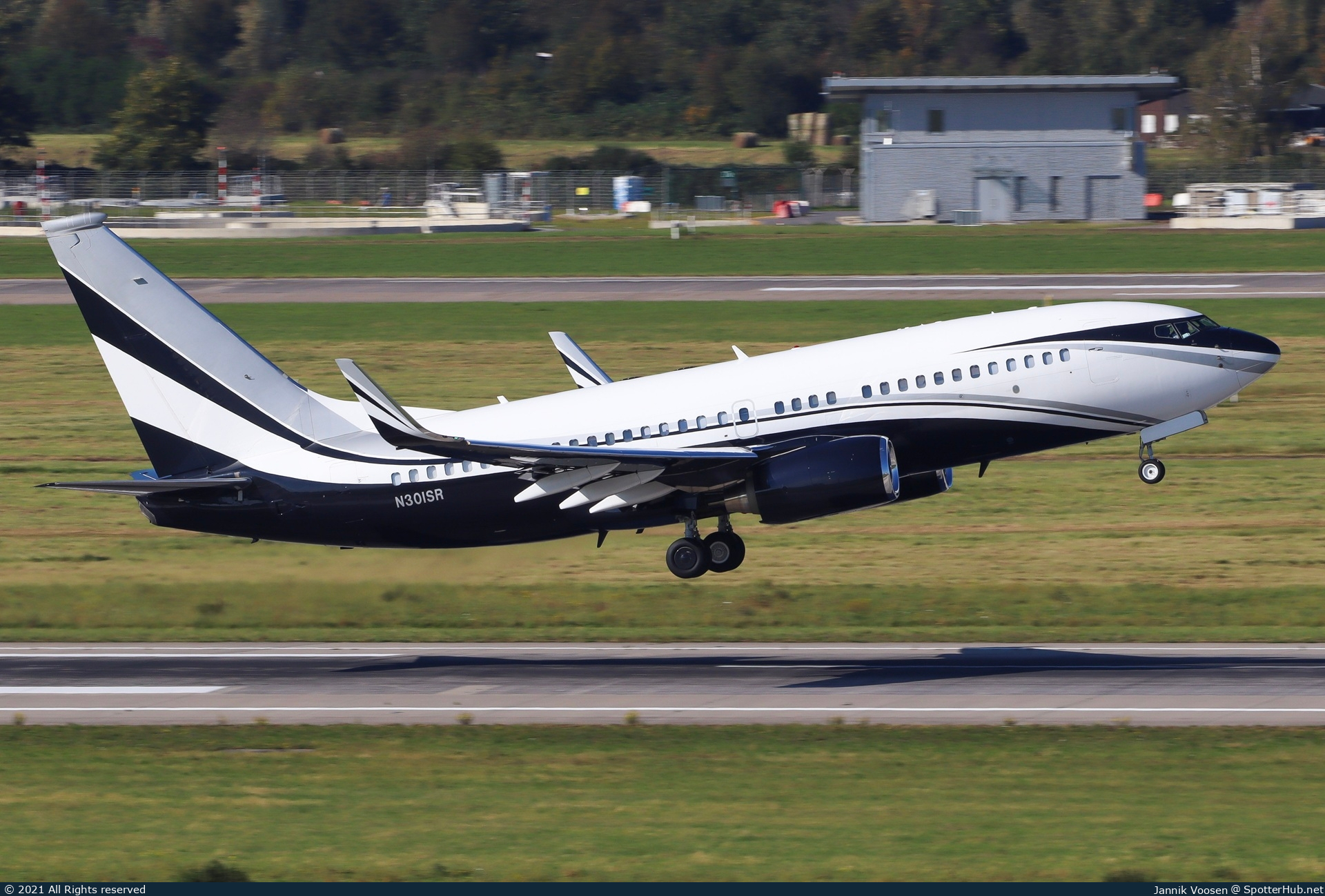 Photo of N301SR - Boeing 737-7JV(BBJ) operated by Private