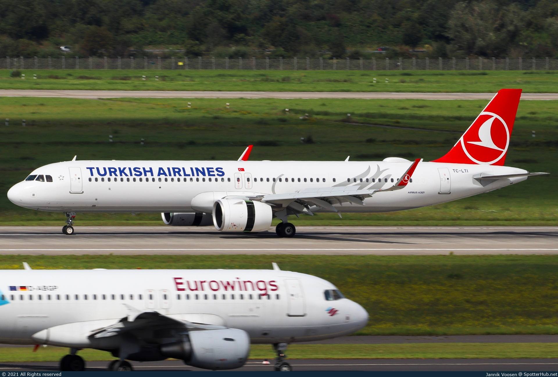 Photo of TC-LTI - Airbus A321-271NX operated by Turkish Airlines