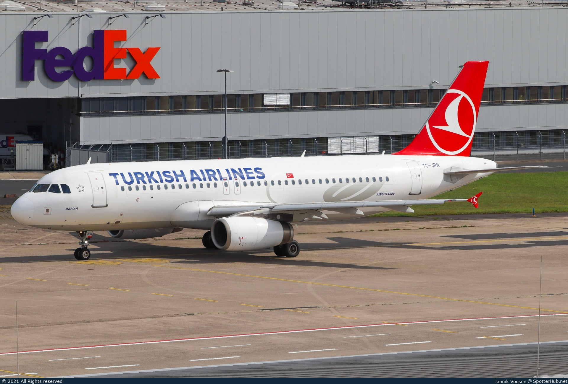Photo of TC-JPN - Airbus A320-232 operated by Turkish Airlines