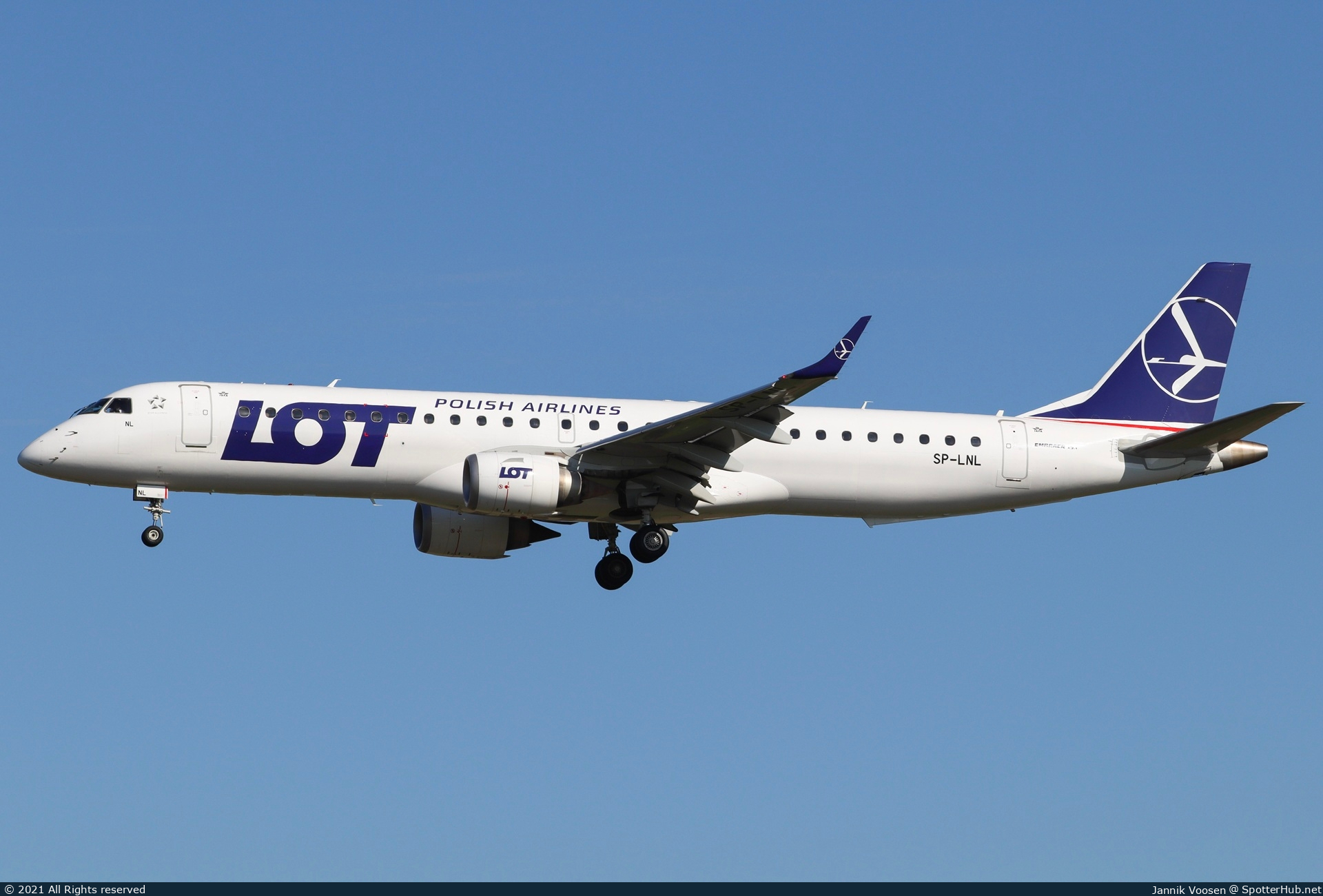 Photo of SP-LNL - Embraer ERJ-195AR operated by LOT Polish Airlines