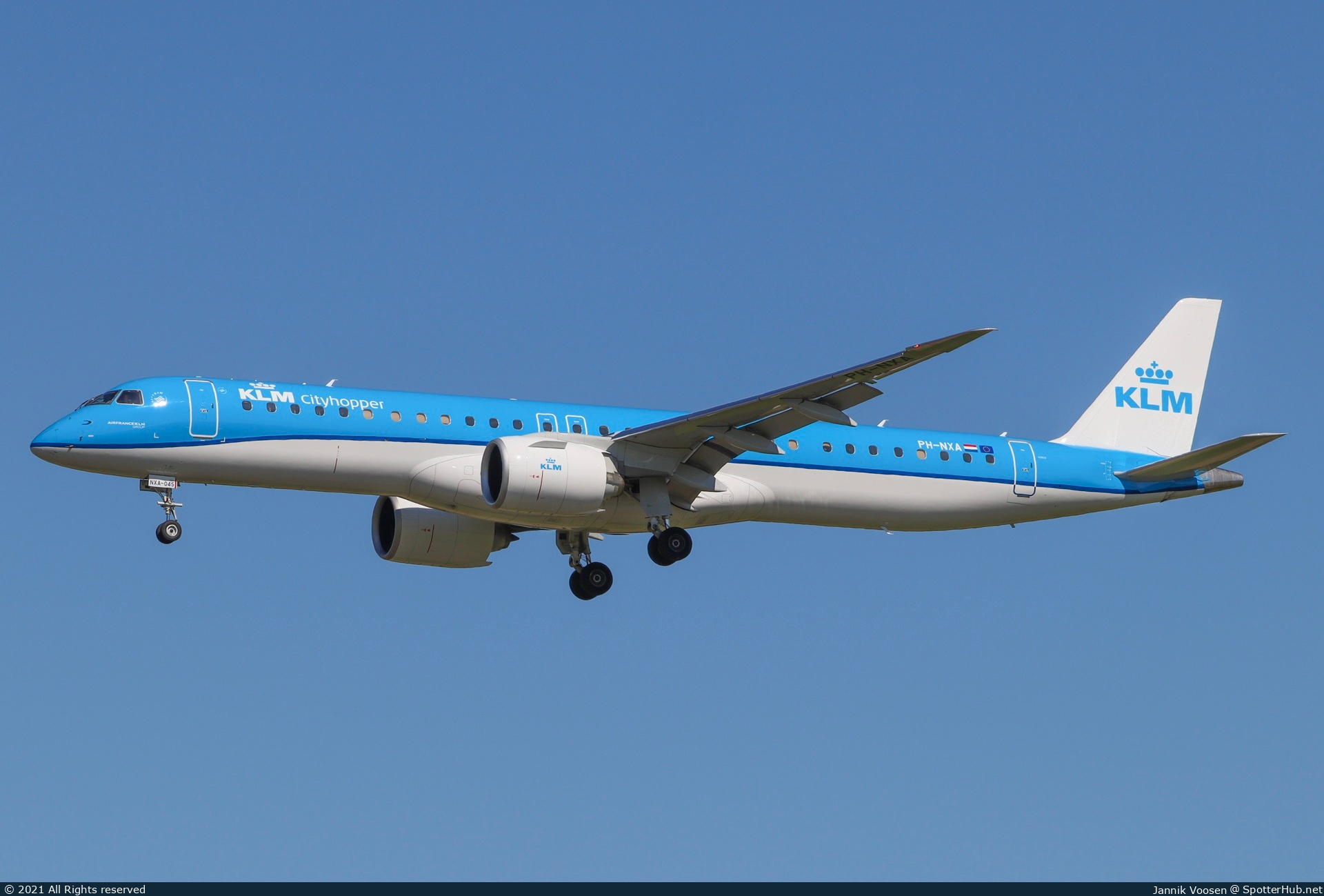Photo of PH-NXA - Embraer ERJ-195-E2 operated by KLM Cityhopper