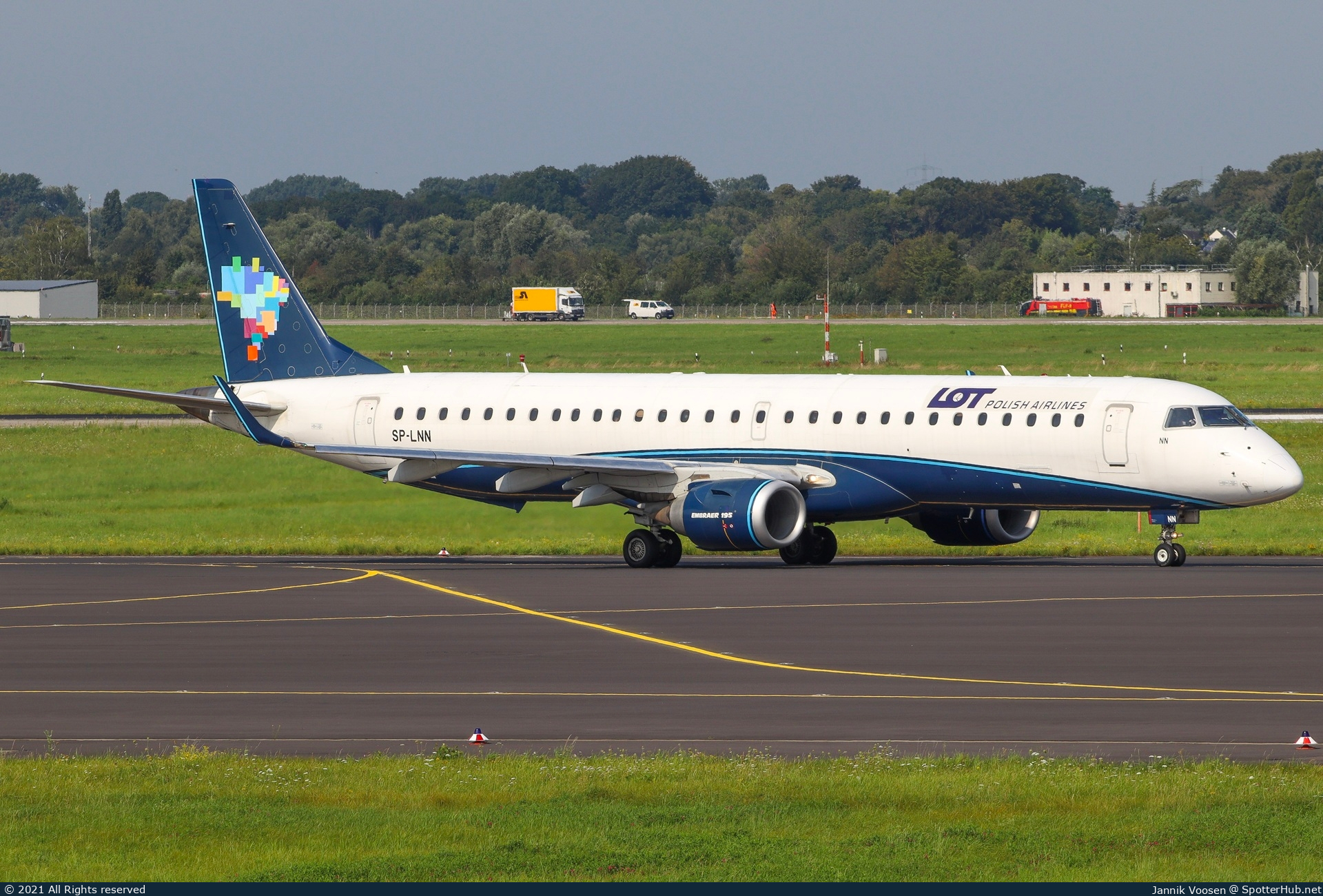 Photo of SP-LNN - Embraer ERJ-195AR operated by LOT Polish Airlines