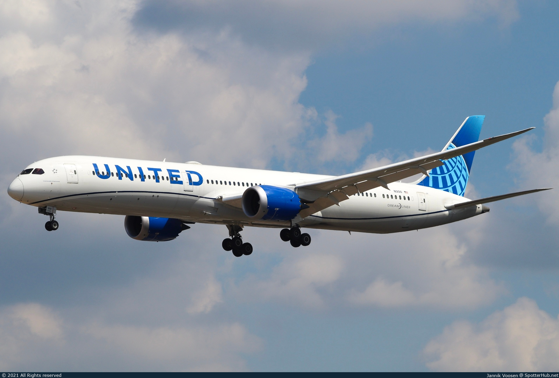Photo of N12010 - Boeing 787-10 Dreamliner operated by United Airlines