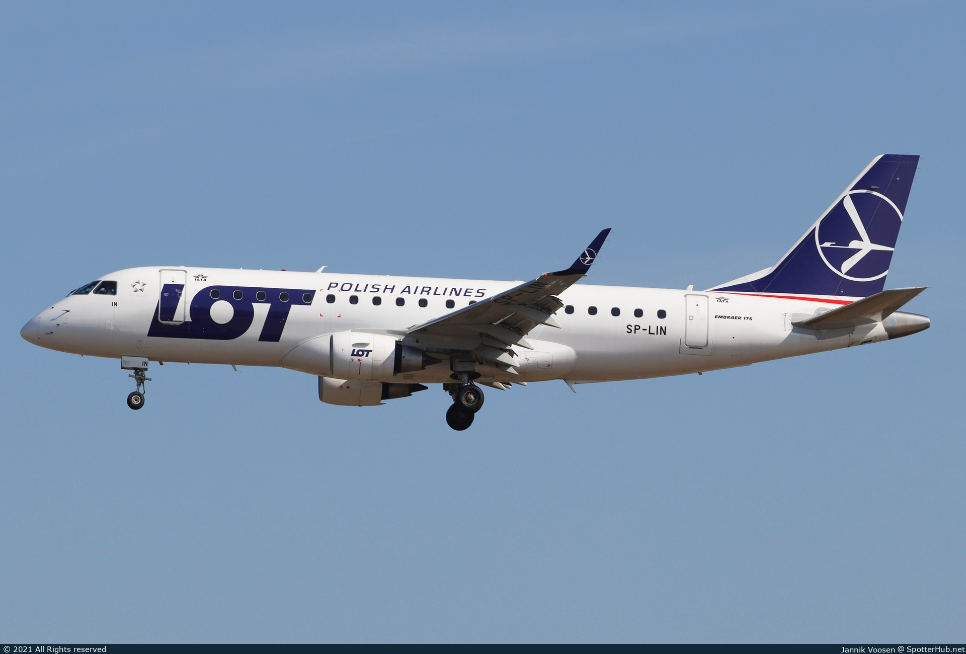 Photo of SP-LIN - Embraer ERJ-175LR operated by LOT Polish Airlines