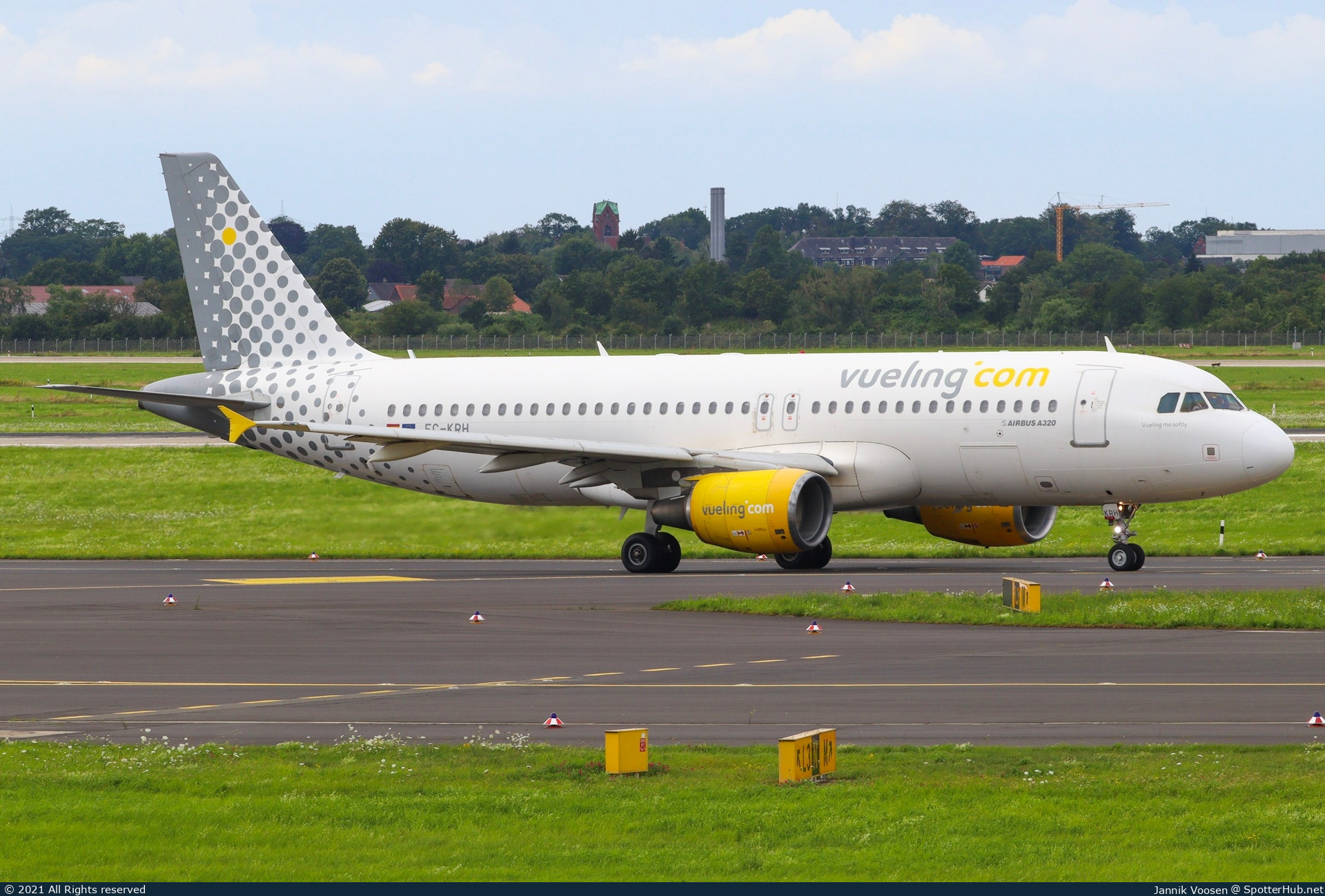 Photo of EC-KRH - Airbus A320-214 operated by Vueling