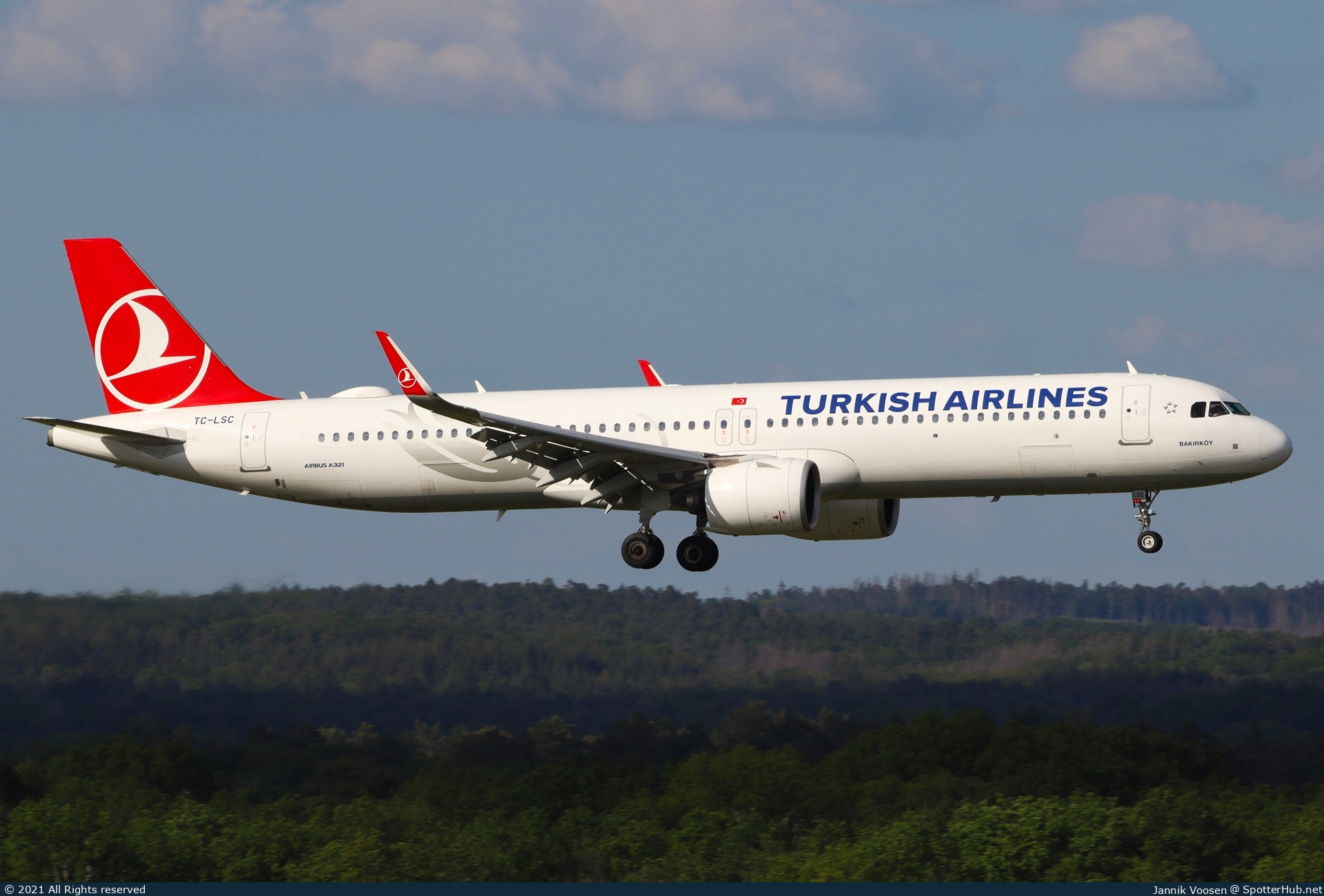 Photo of TC-LSC - Airbus A321-271NX operated by Turkish Airlines