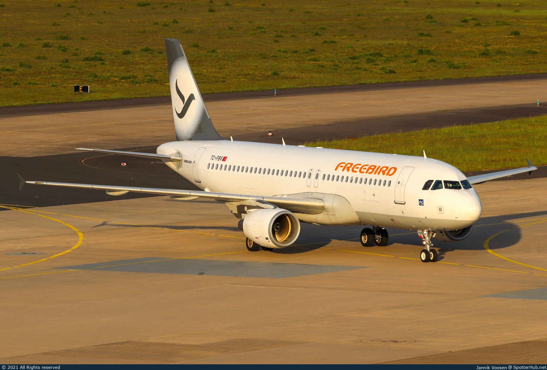 Photo of TC-FBV - Airbus A320-214 operated by Freebird Airlines