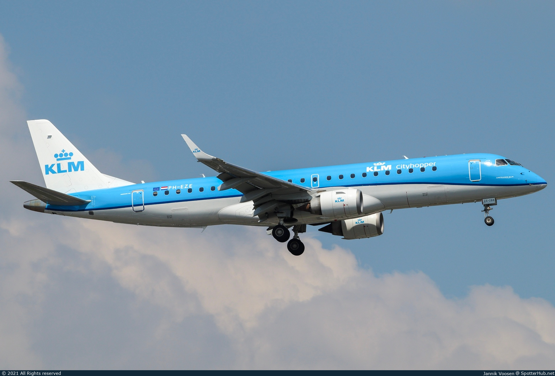 Photo of PH-EZE - Embraer ERJ-190STD operated by KLM Cityhopper